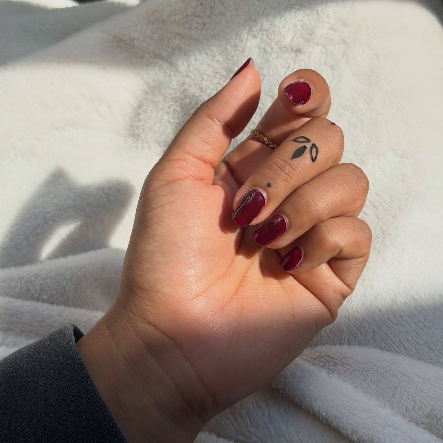 ✋🏾🌱🪷&hellip;

Sharing some mehndi practice I did a few weeks ago using some Pinterest photos as inspo 🌸 brb going to the Indian store to get a new cone&hellip; I need to do this every week 🥹

#mehndi #mehndipractice #simplemehndi #henna #hennain