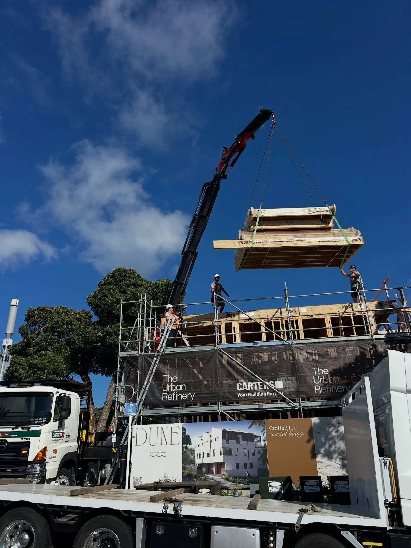 Milestone day today. Top floor cassette flooring going in, @eyefordetail_nz leading a flawless install, @cartersbuildingsupplies capturing it all on film &mdash; and the Hauraki Gulf delivering a pretty unreal backdrop. #DuneAtHaurakiCorner #TheUrban