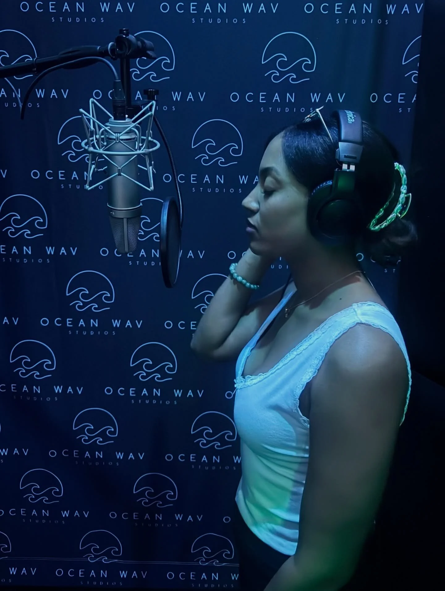 Another artist diving into the Ocean 🌊

Shoutout to @poeticjahstess for coming through Ocean Wav 

More music loading 🎶

#atx #atxstudio #music #recordingstudio #atxartist