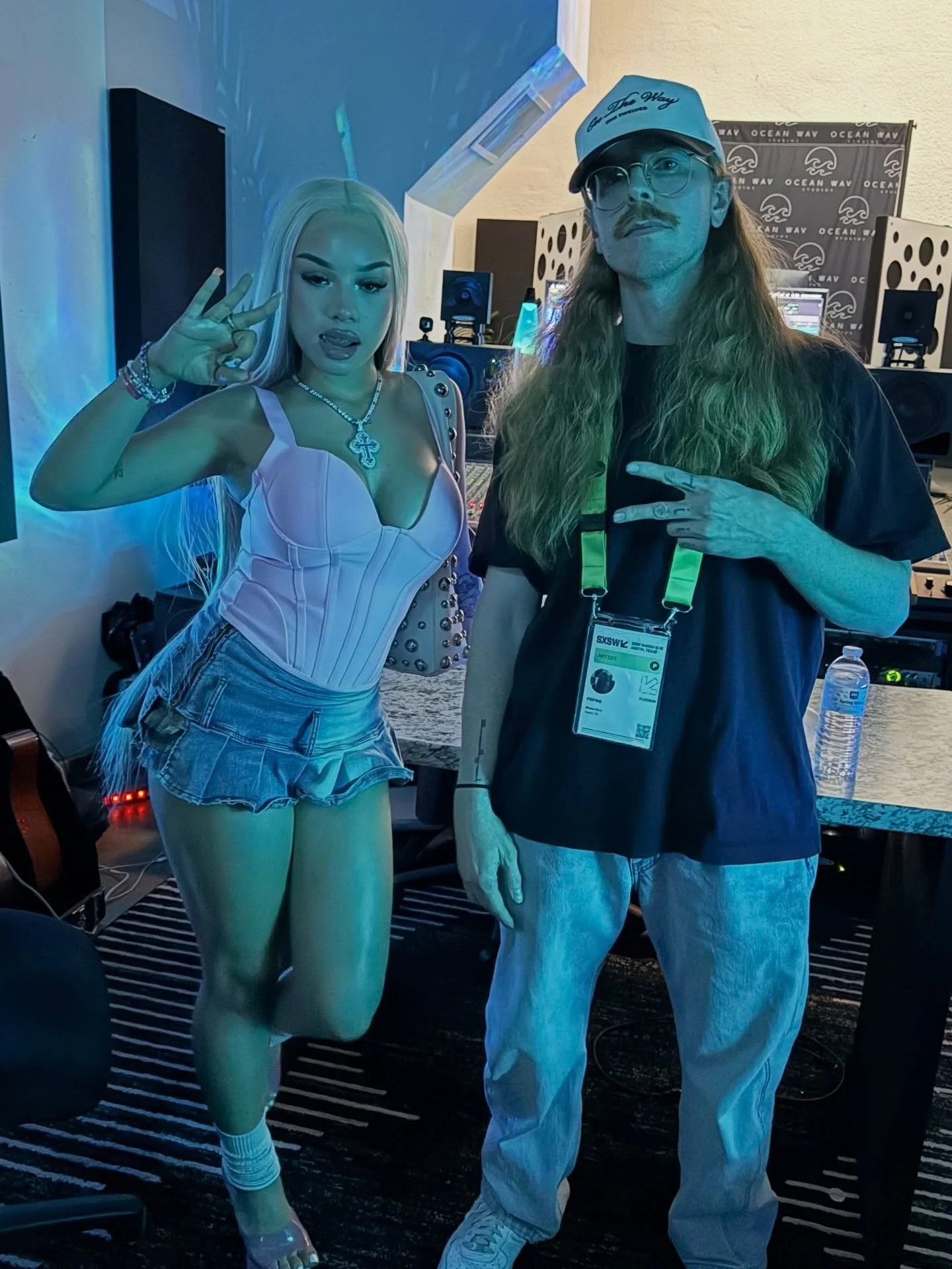 @stiffbarbiee x @eternalroree at Ocean Wav Studios 🌊🌊

#austin #sxsw #atxmusic #studiotime #oceanwavstudios