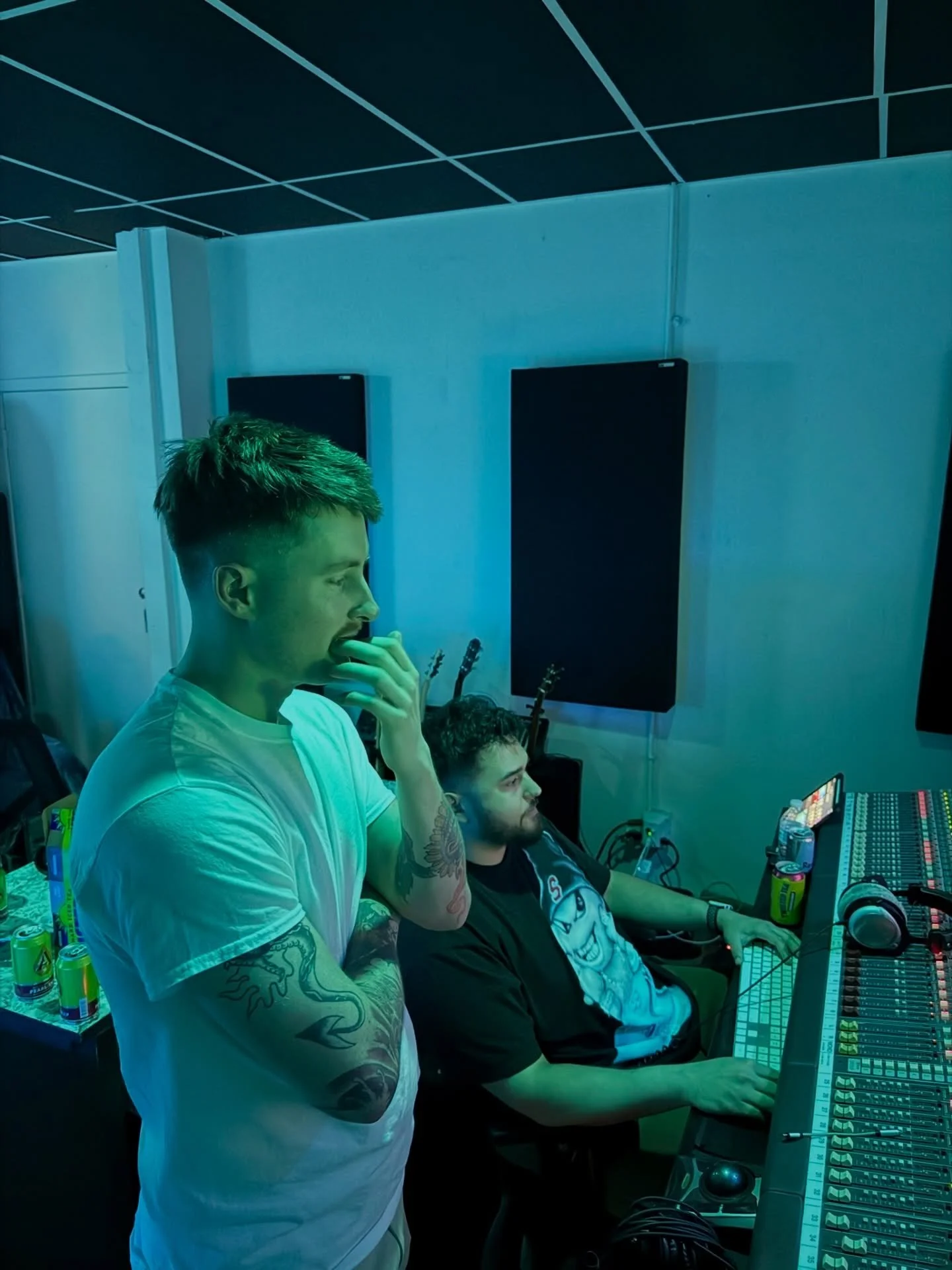 @tommyred_ tapped in with our guy @f.tricomii for a track🤝

Book now to be next 🌊

#atx #atxrecordingstudio #austin #atxartist