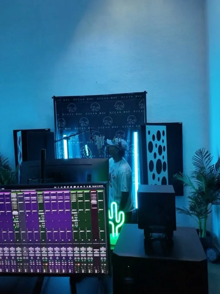 @venitius__ x @freqnick at Ocean Wav Studios 🌊🌊🌊

#oceanwavstudios #austinmusic #recordingartist #producer #atx