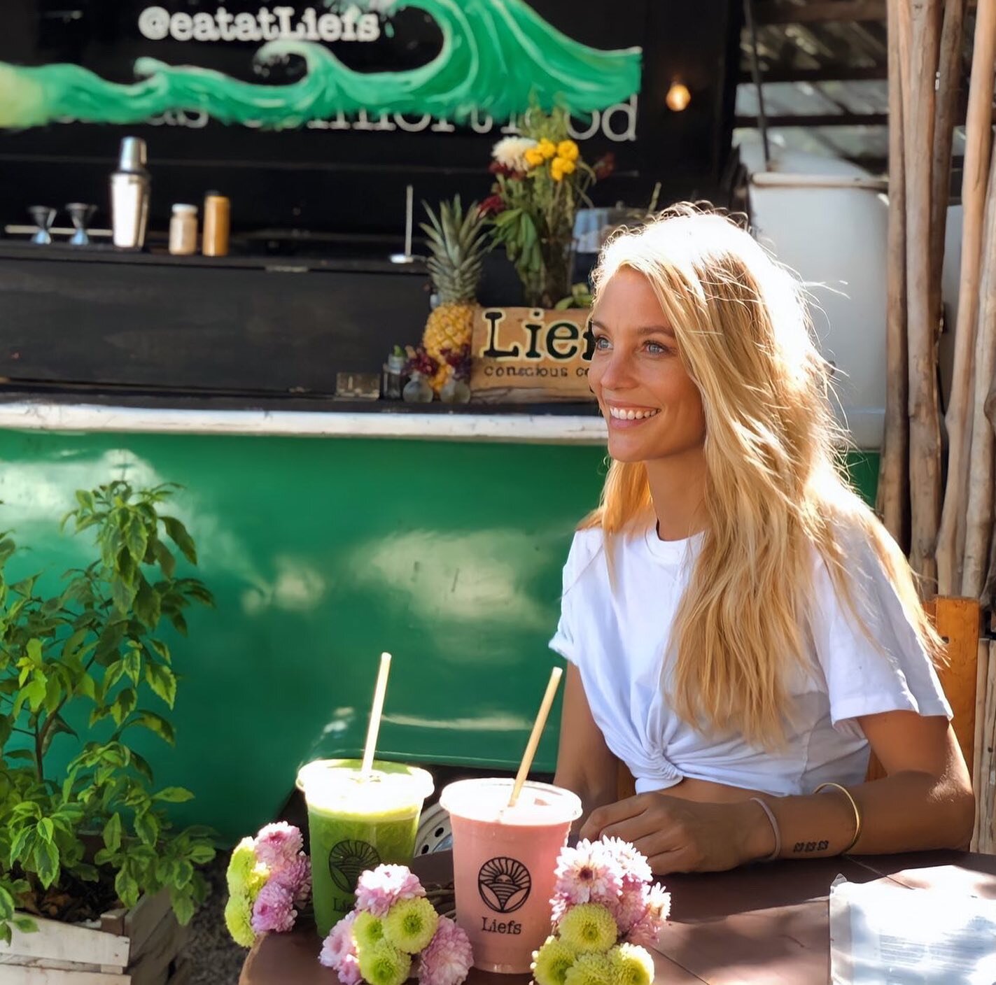 Our super smoothies and Fem flowers 💐 are a match made in heaven at Liefs! Which one would you choose? (Fem not included) 😉

#tulumeats #tulumyoga #tulumrestaurante #veganrecipes #smoothierecipes #tulumvibes #veganbreakfast