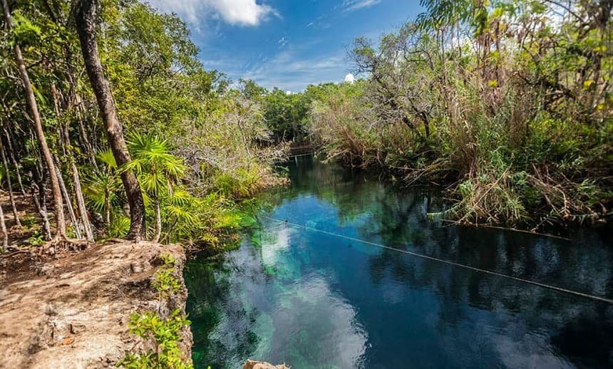 Cenote-Escondido-001.jpg