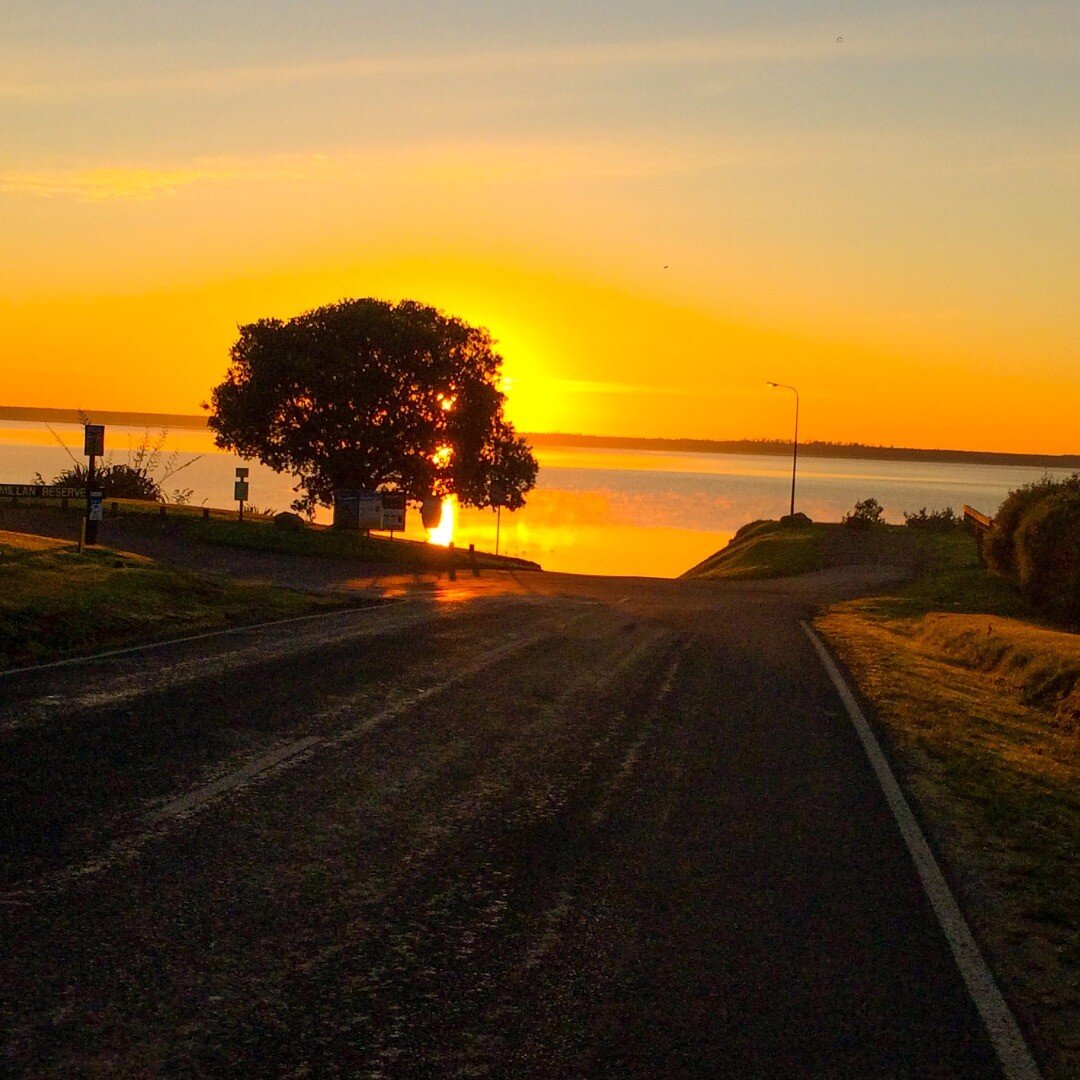 The end of Beach Road in Katikati is an awesome spot to watch the sun rise for a new day. #lovekatikati #katikati #noplacelikehomebop #noplacelikehome #suretomakeyousmile #beachroad #sunrise #endoftheroad #visitkatikati