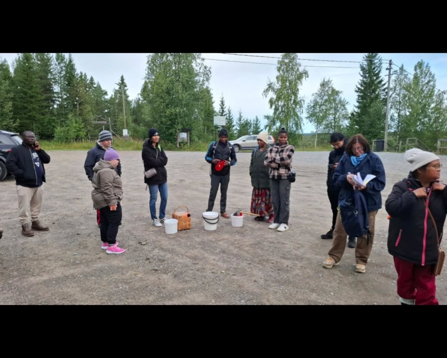 T&auml;m&auml;n p&auml;iv&auml;n teemana oli Luonto ja mustikanpoiminta Kallinkankaalla. Ruokailimme laavulla ja vietimme hauskan opiskelup&auml;iv&auml;n ulkoilmassa. #pohjant&auml;htiopisto #pto #kemi #kallinkangas #arjenev&auml;&auml;t #maahanmuut