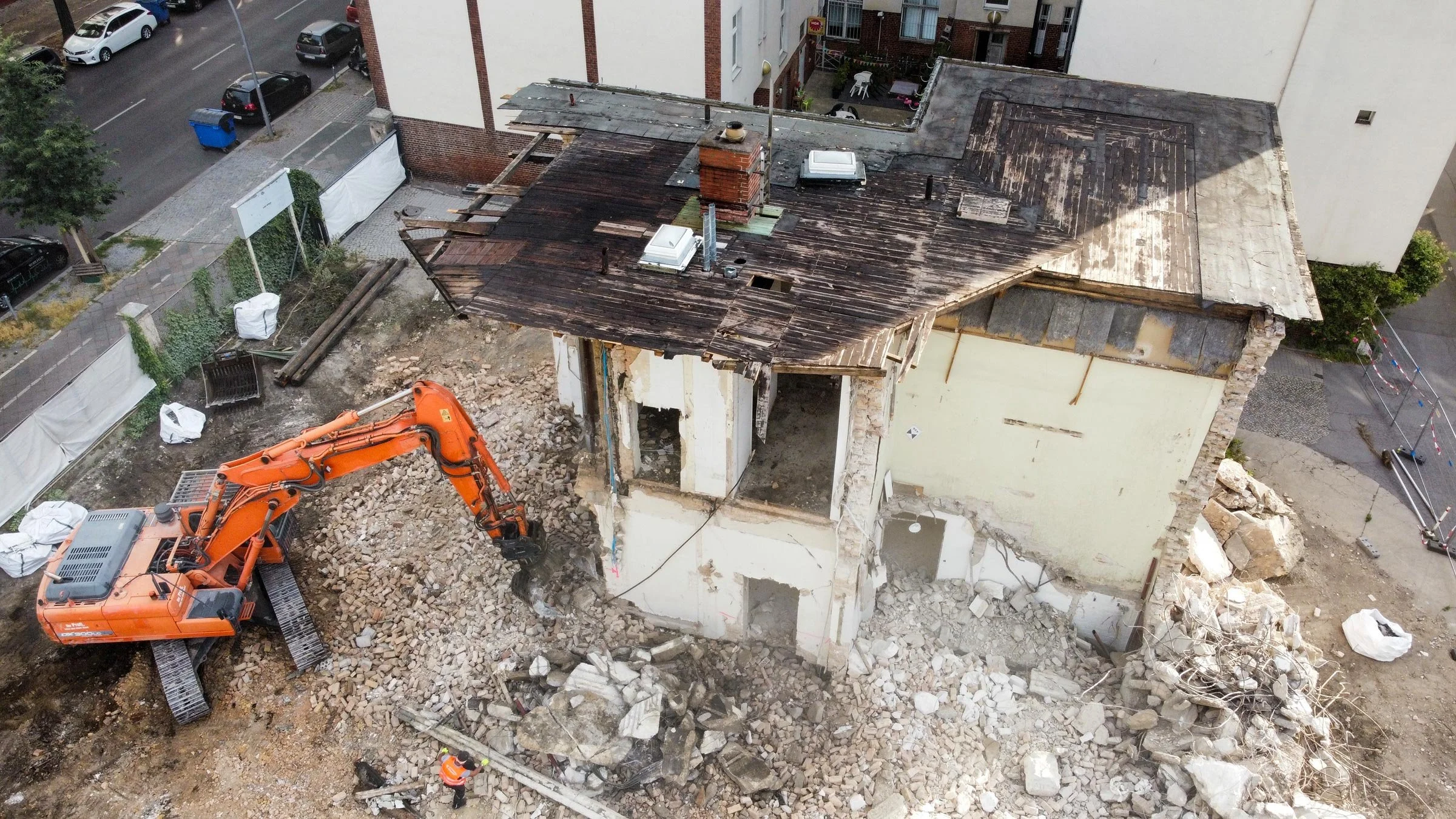 Juli '25 | Vorbereitung: Abriss Haus J