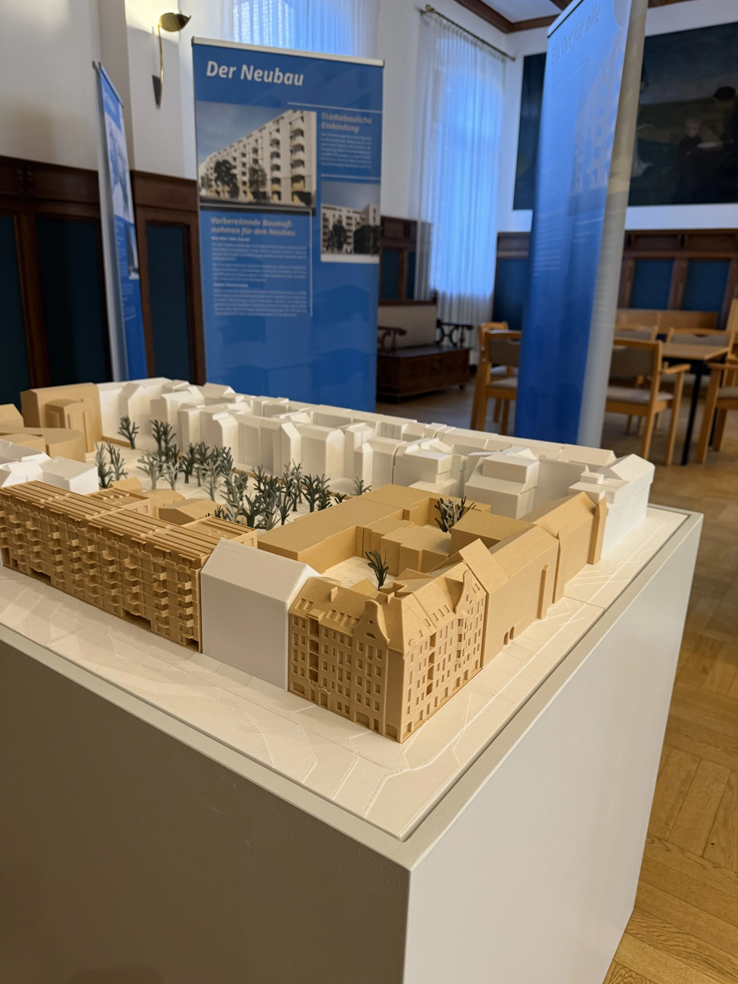 Ausstellung zum Neubau im Hedwig-Weiß-Saal
