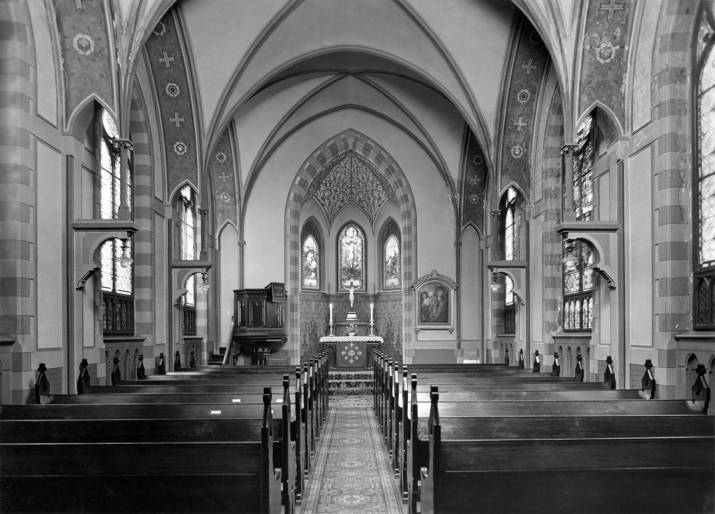 Die Kapelle des neuen Stifts in ihrer ursprünglichen, historistisch-neugotischen Gestaltung.