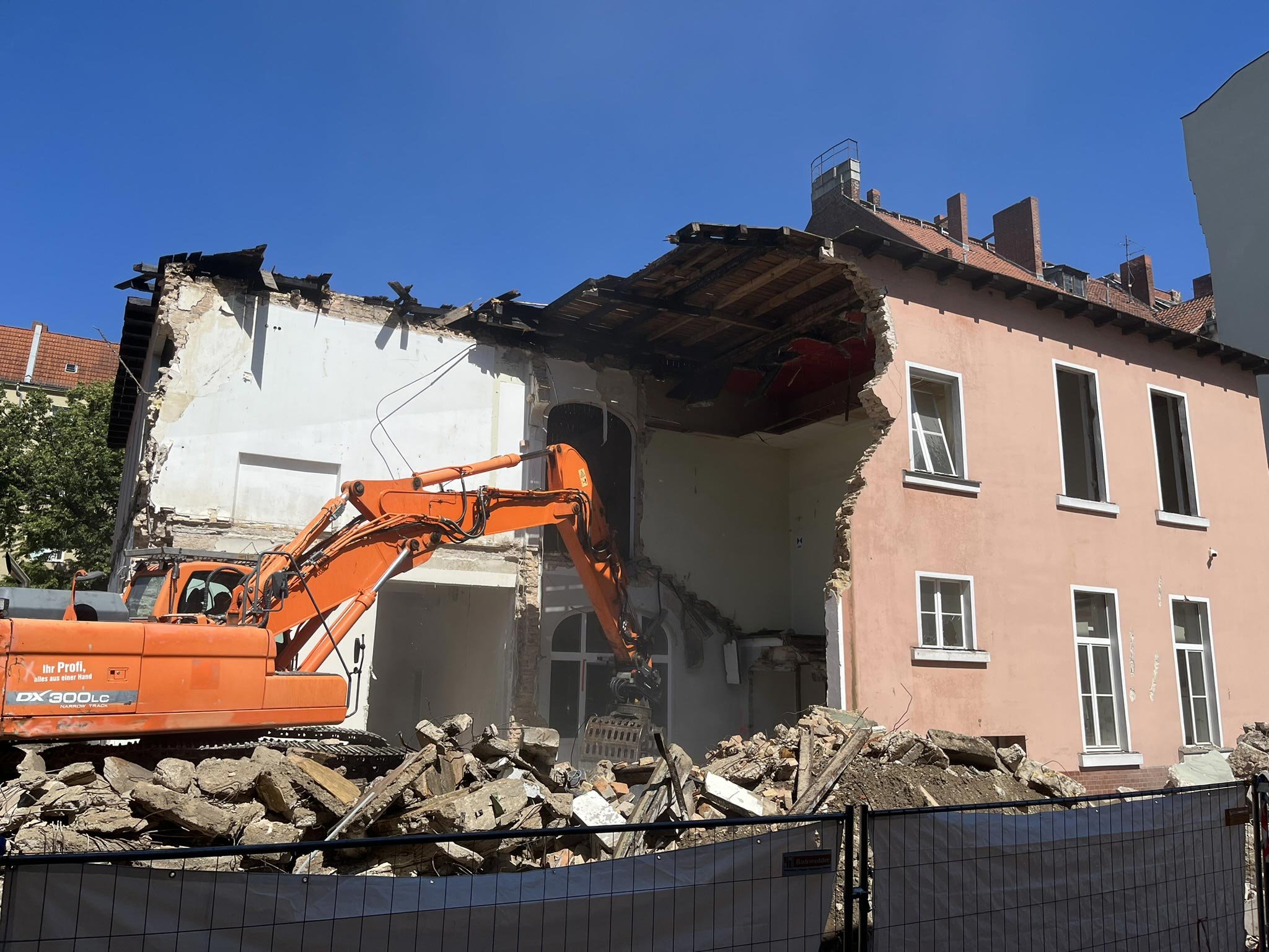 Juli '25 | Vorbereitung: Abriss Haus J