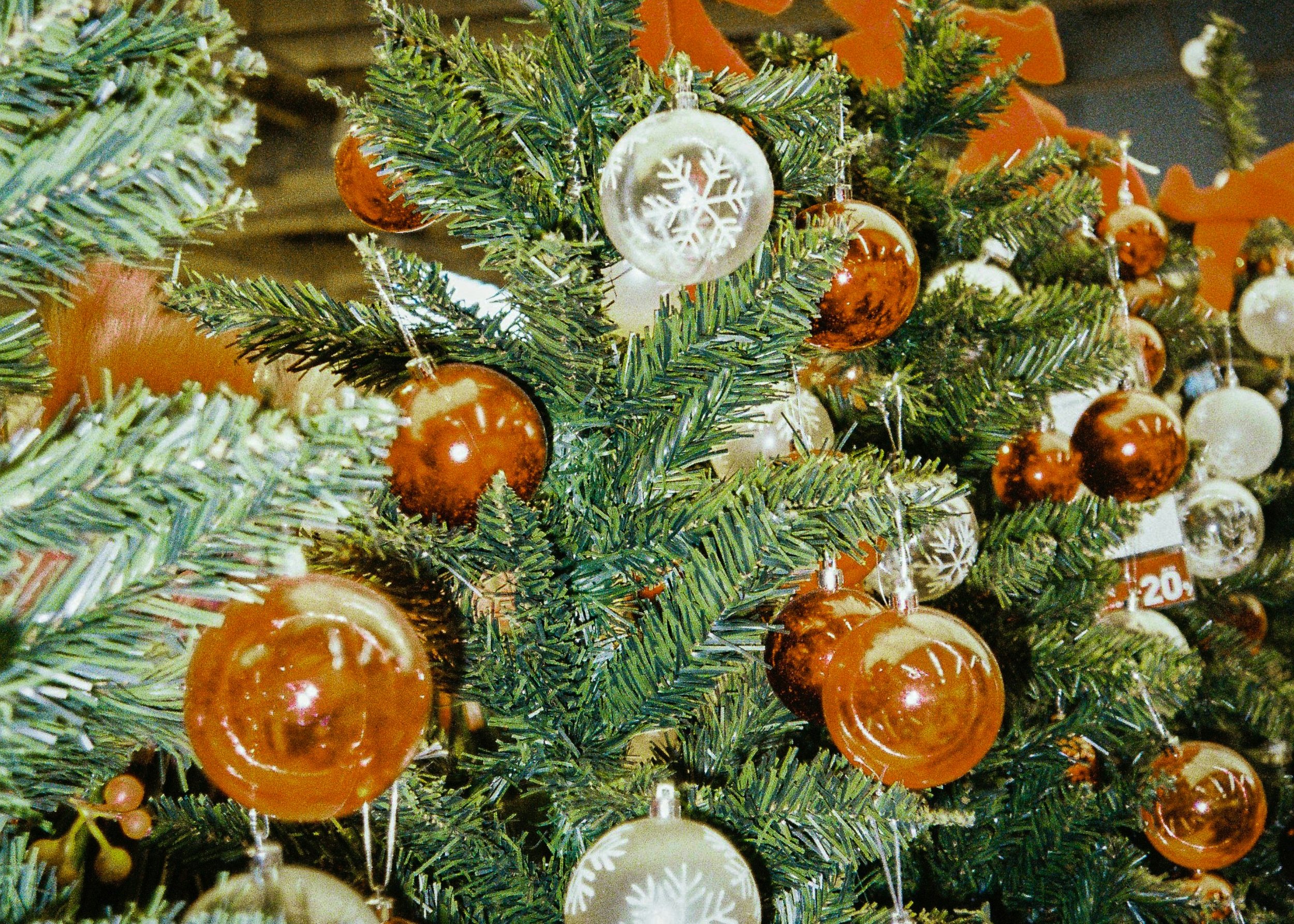 Non-Alcoholic Christmas Drinks &amp; Hosting Tips for a Festive Season (Minus the Hangover)