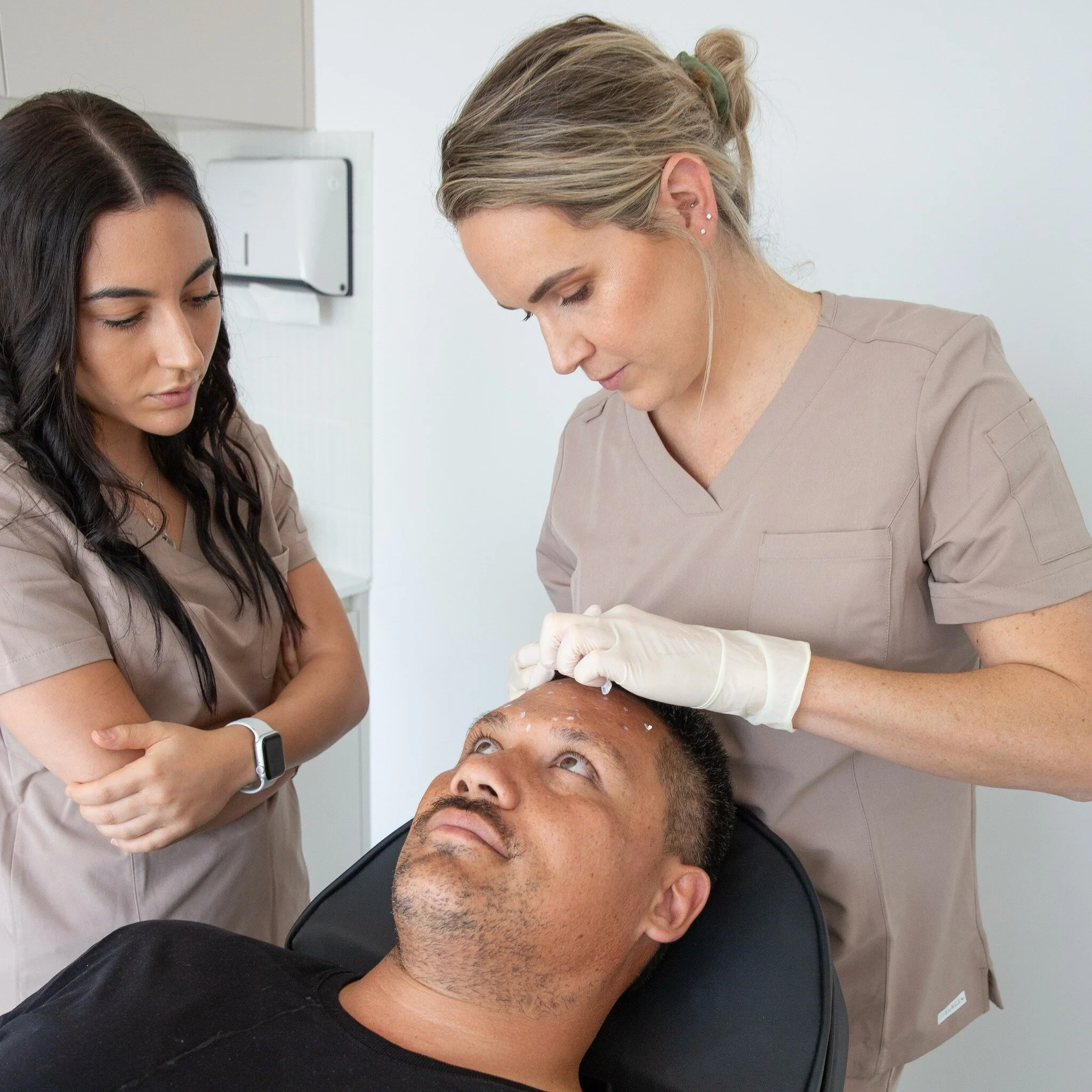 Always Learning, Always Growing!

Since joining Cosmedic Boutique, Alessia has been upskilling her cosmetic techniques and knowledge with the help of Nurse Nikki. 

Following a bachelor of nursing and a postgraduate diploma in Cosmetic Nursing, Aless