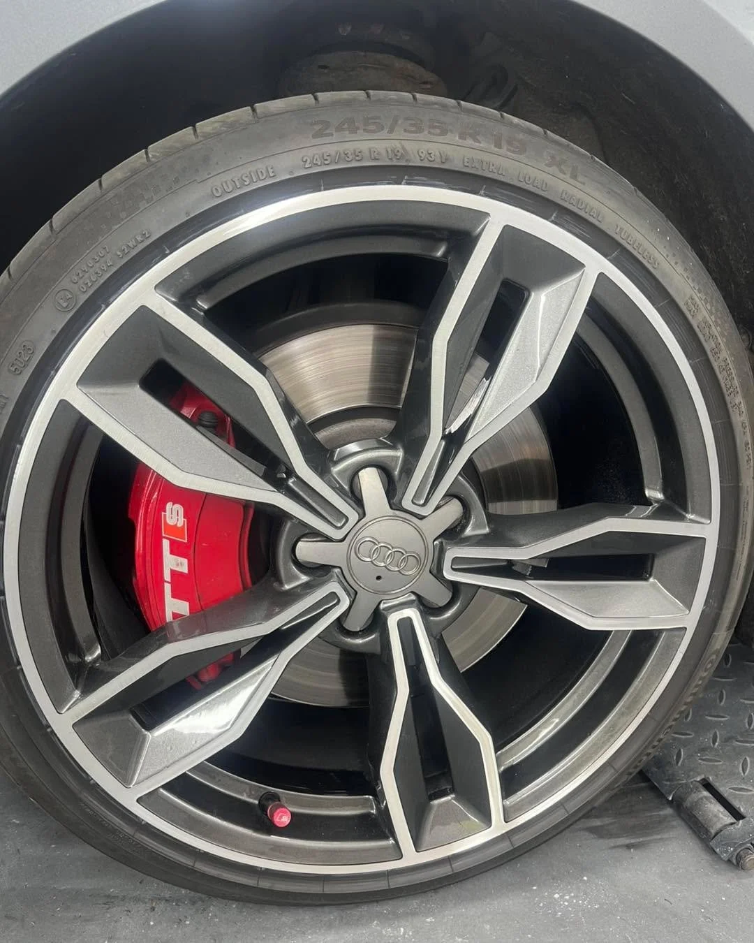 💭 What beats a fresh set of rims?
Not much. Just ask your reflection in the alloys 😎💎

📩 DM to book your diamond cut refurb today &ndash; limited slots available!

#FreshRims #AlloyRefurb #DiamondCutWheels #CarGoals #WheelGameStrong #ShowroomFini