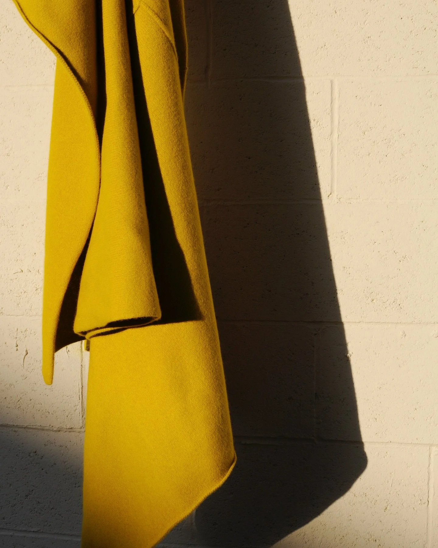 Chase away the cold and the dull.
O N  T O N E  block -  Throw / Wrap in Turmeric.
A single toned, abstracted - asymmetric block pattern in 4 ply superfine Merino lamb&rsquo;s wool. Minimal, textural and velvety soft.
Hand framed and hand linked in-h