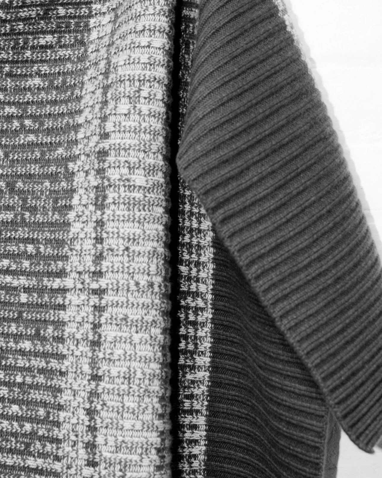 B R E T O N  r i b -  XL blanket.  Hand framed and hand linked in-house from 100% superfine Lambswool.

Generously sized and beautifully weighted ribbed blanket. Knitted in three sections and hand linked together.

This blanket is knitted in 4 ply su