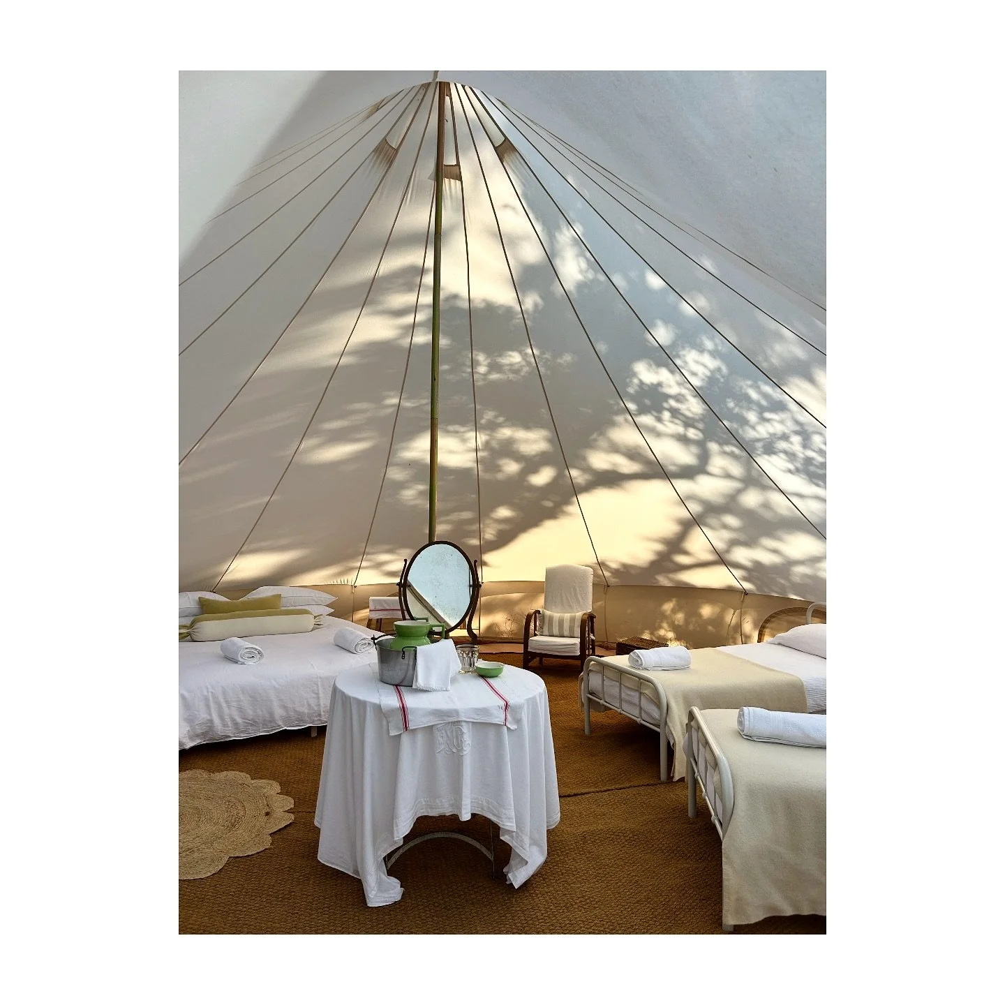 Early morning light show - waking up in nature&hellip;
#spothousefarm