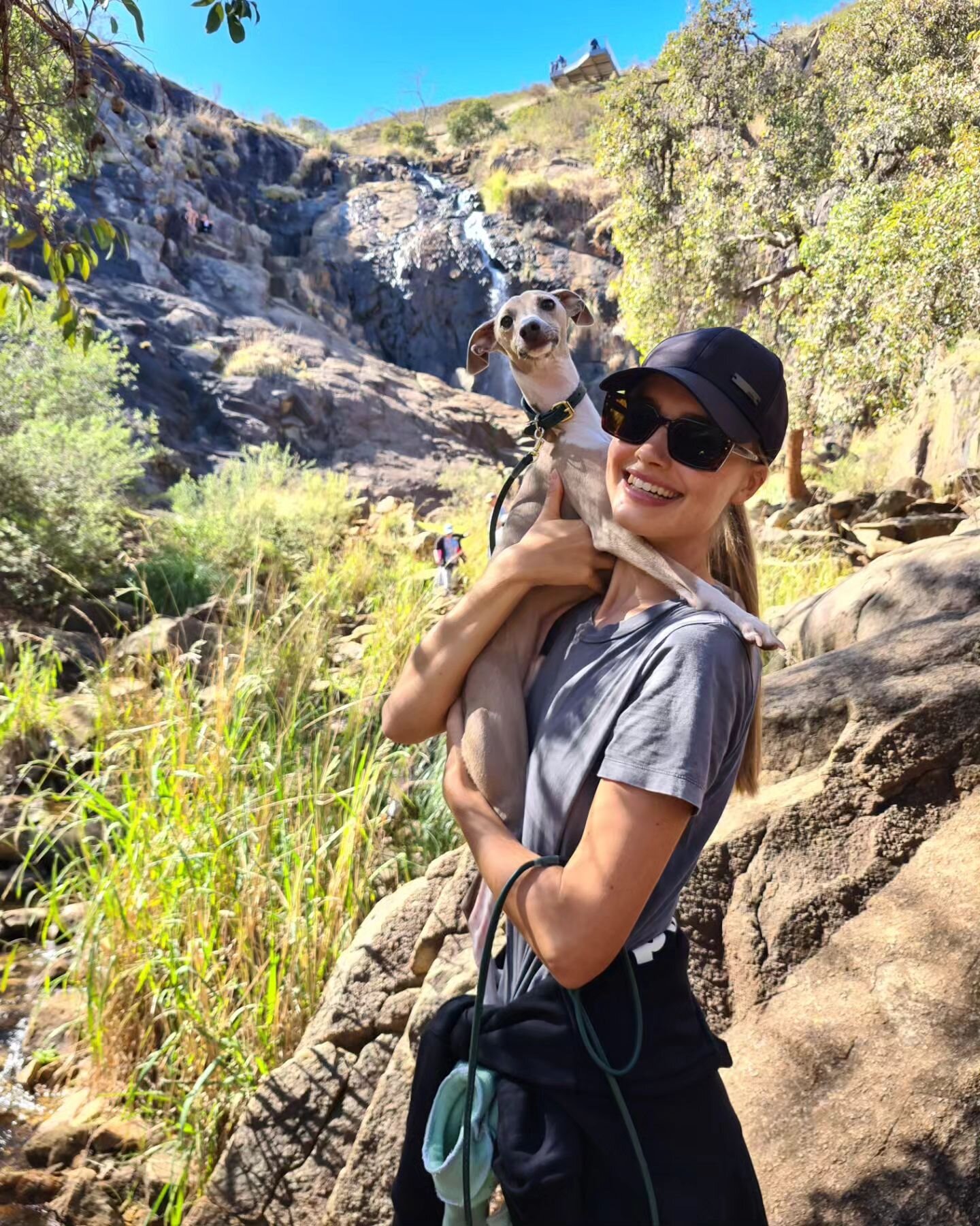 3 things that support both your physical and mental health 💖👇
1. Physical activity 🤸&zwj;♀️
2. Nutritious food 🥪
3. Rest🧘&zwj;♀️
Include your furry friend for an extra happiness boost 😉
Are all 3 of these part of your daily routine yet? 
#model