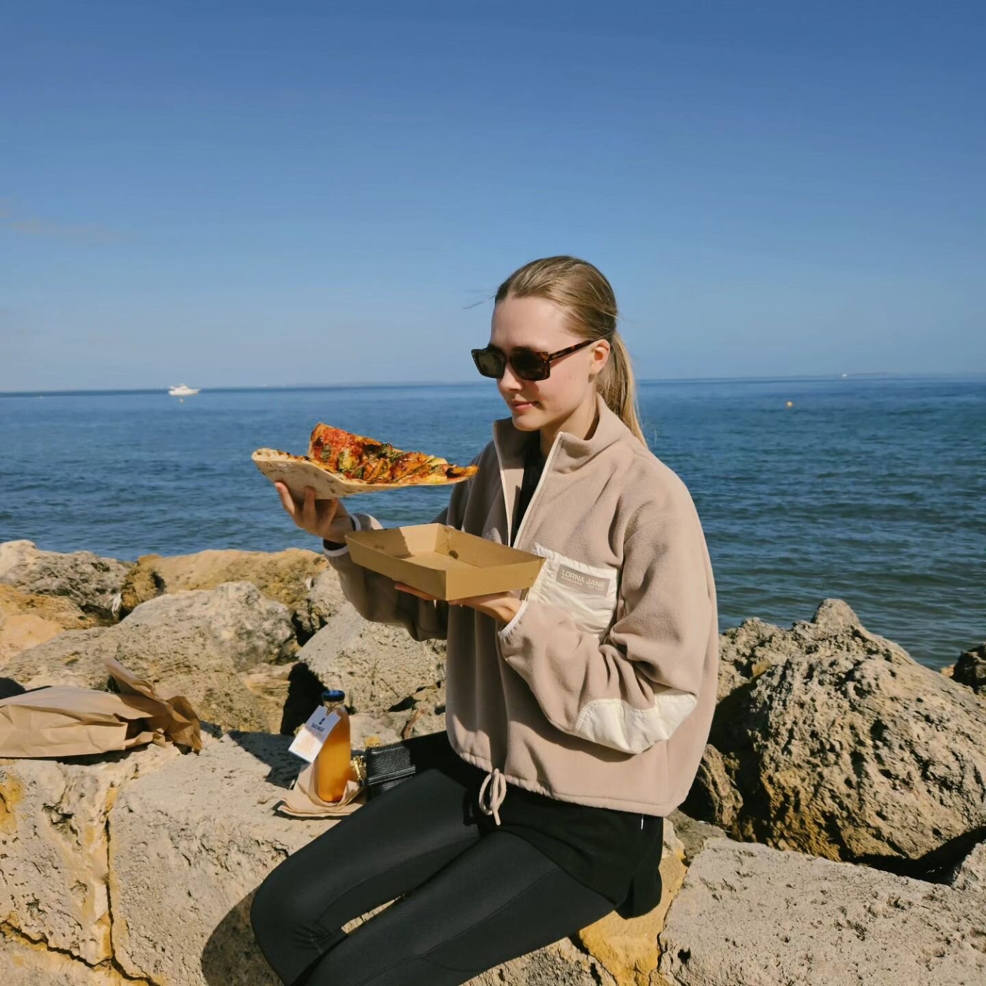 POV: enjoying a giant slice of pizza by the beach because you know healthy eating doesn't mean &quot;perfect&quot; eating and models don't need to cut out their favourite foods ✌️

There are SO many benefits to healing your relationship with food but