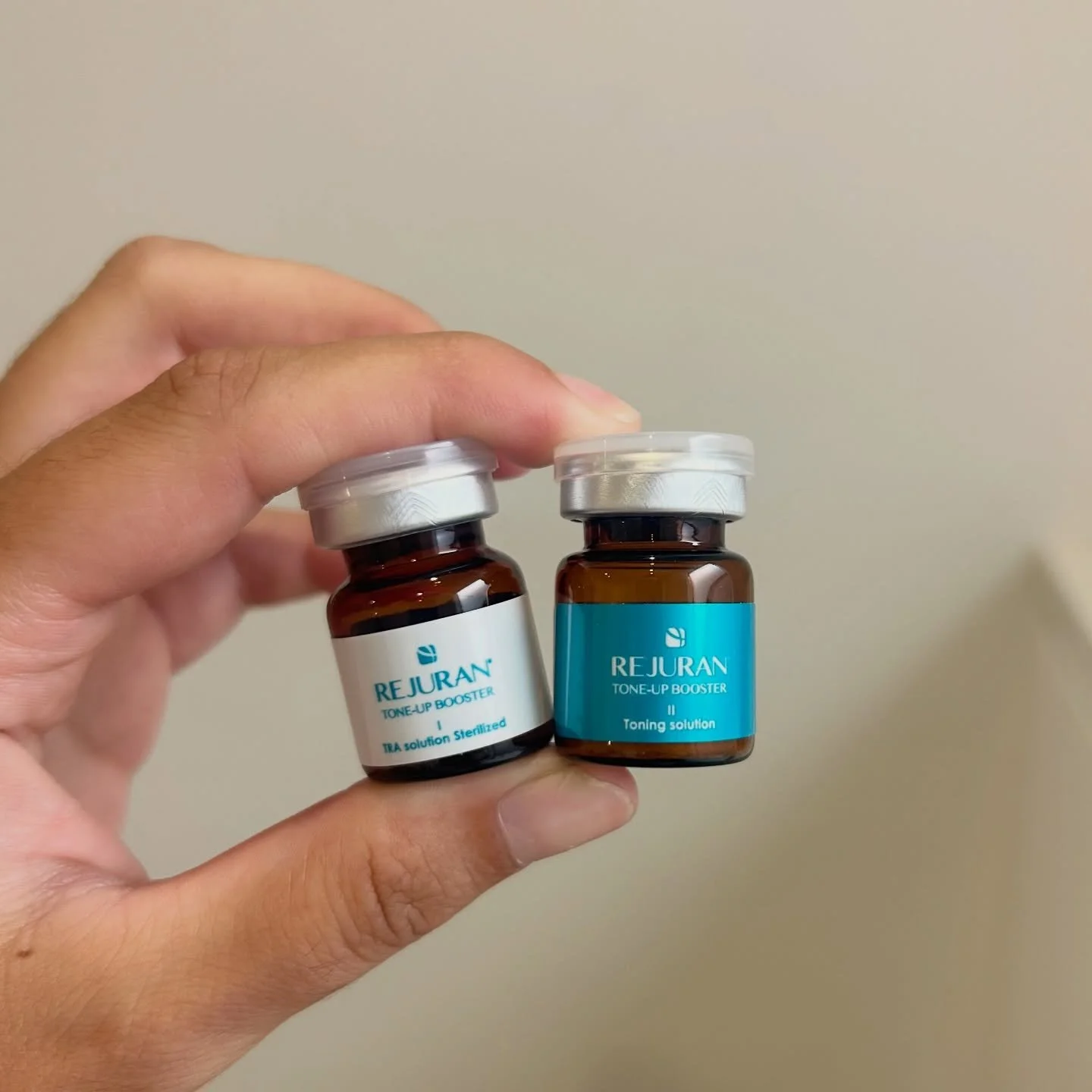 Elevate your microneedling results with REJURAN Tone-Up Booster ✨

This advanced skin-rejuvenating treatment works beneath the surface to improve skin quality, refine texture, and restore that natural, lit-from-within glow 🤍

By combining microneedl