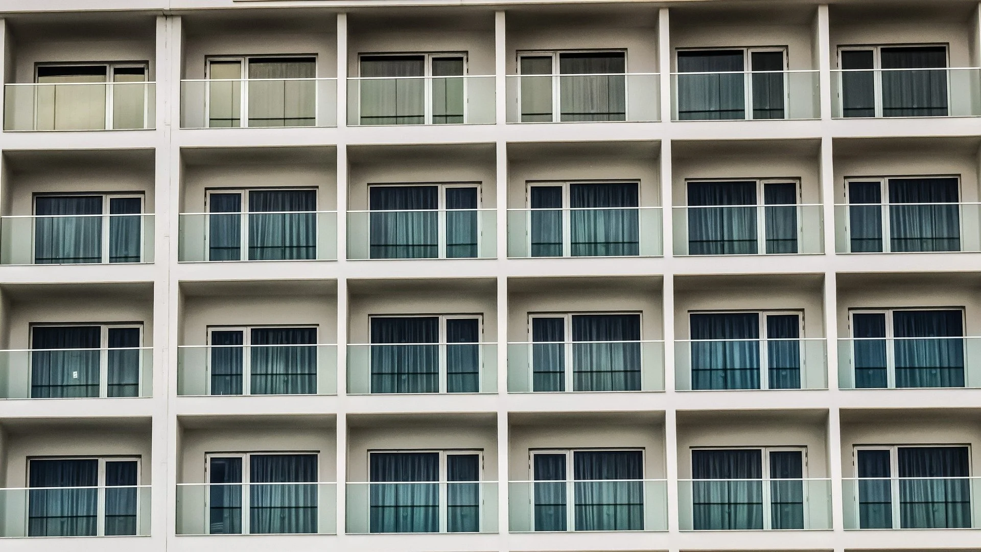 building-2147254_1920.jpg
