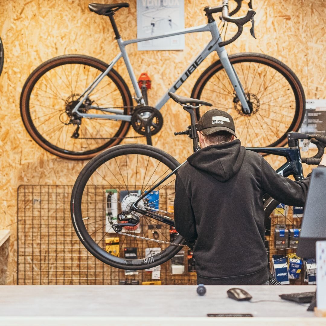 D&eacute;couvrez le nouvel am&eacute;nagement du magasin ! 🚵&zwj;♂️ 

Un comptoir refait &agrave; neuf, un nouvel espace pour les roues, agrandissement de notre zone atelier, nous avons tout mis en &oelig;uvre pour vous accueillir dans les meilleu