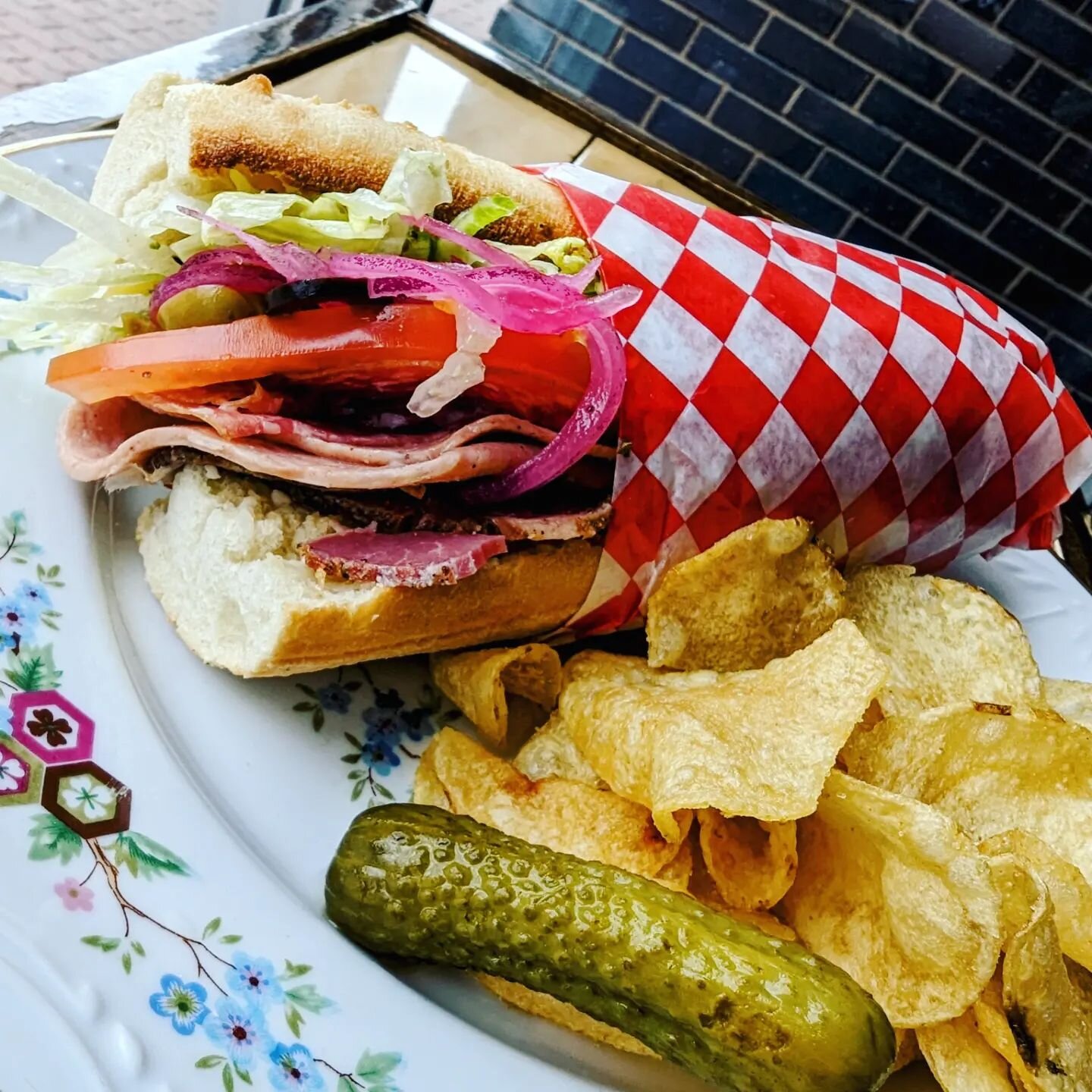 On the menu this week...

Italian Hero Sandwiches with @chinchedmeats !
Street Corn
LA Dogs
Charcuterie
Chips with house made guacamole and salsa 

Drop down, we are open until 10 pm tonight.

Grab this big boy sando with chips and beer for just $25 