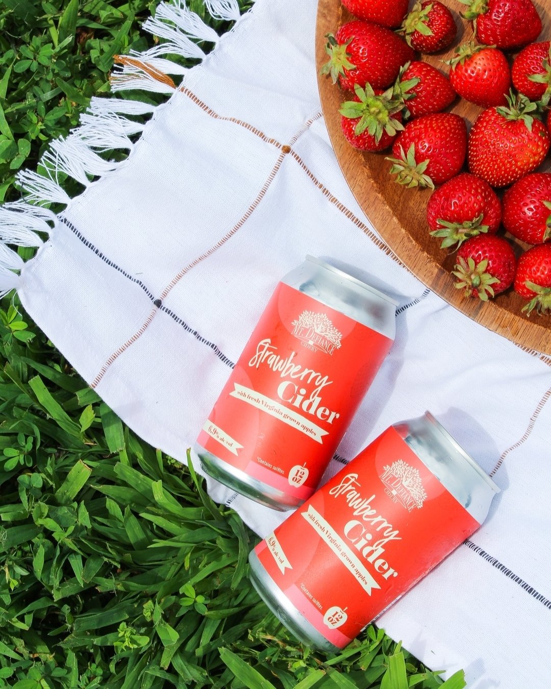 Summer is right around the corner and we are ready for summer drinks. 🍓🍓🍓

Our strawberry cider is the perfect summer sipper. Snag a four pack on your next visit to the Cider Barn. 

#cider #craftcider #virginiacider