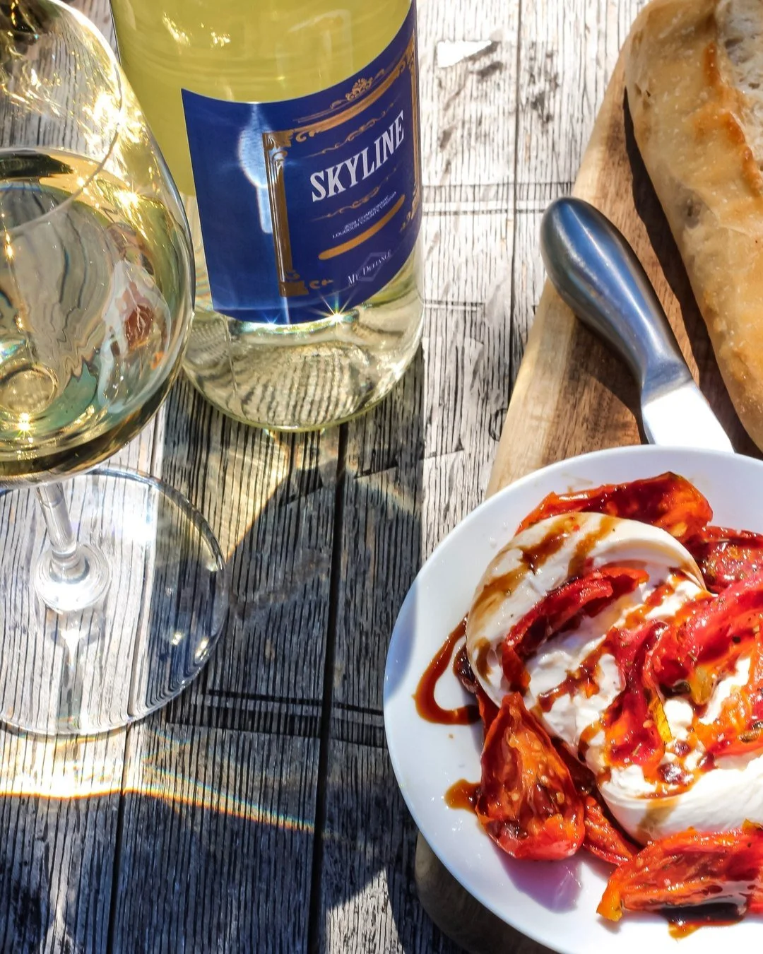 Uncork a bottle of our brand new Skyline Chardonnay. 

Pair it with our burrata board for the perfect afternoon at the Barn.

#chardonnay #burrata #middleburgva