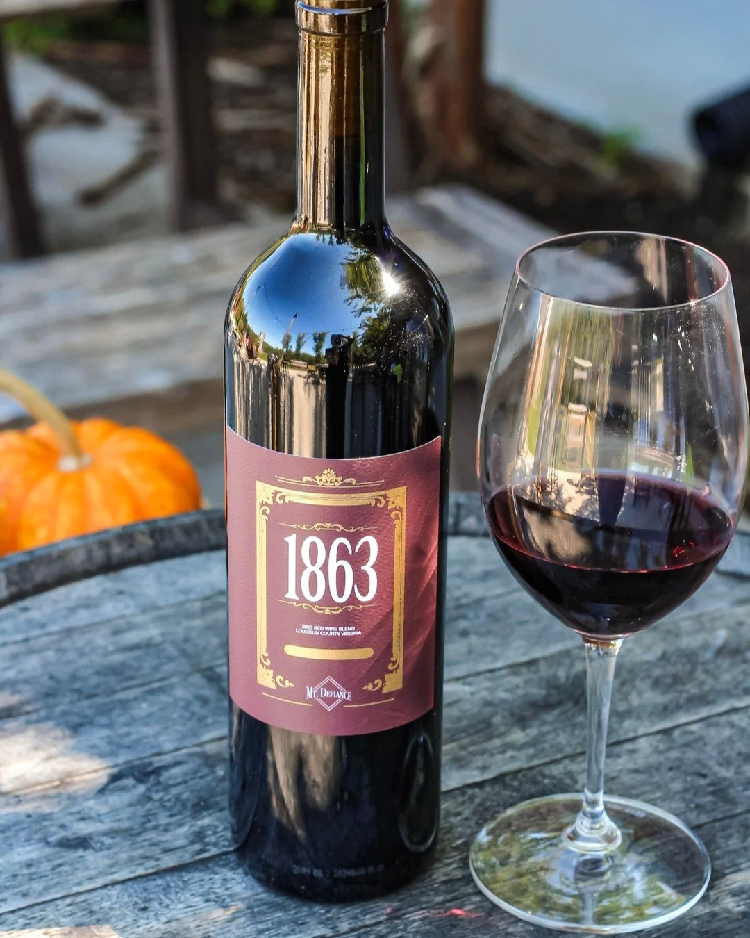 Enjoying a three day weekend? It's the perfect time to try our 1863 Red Blend. 🍁

The Barn is open today 12pm-6pm. 

#loudounwine #redblend #dcwinecountry