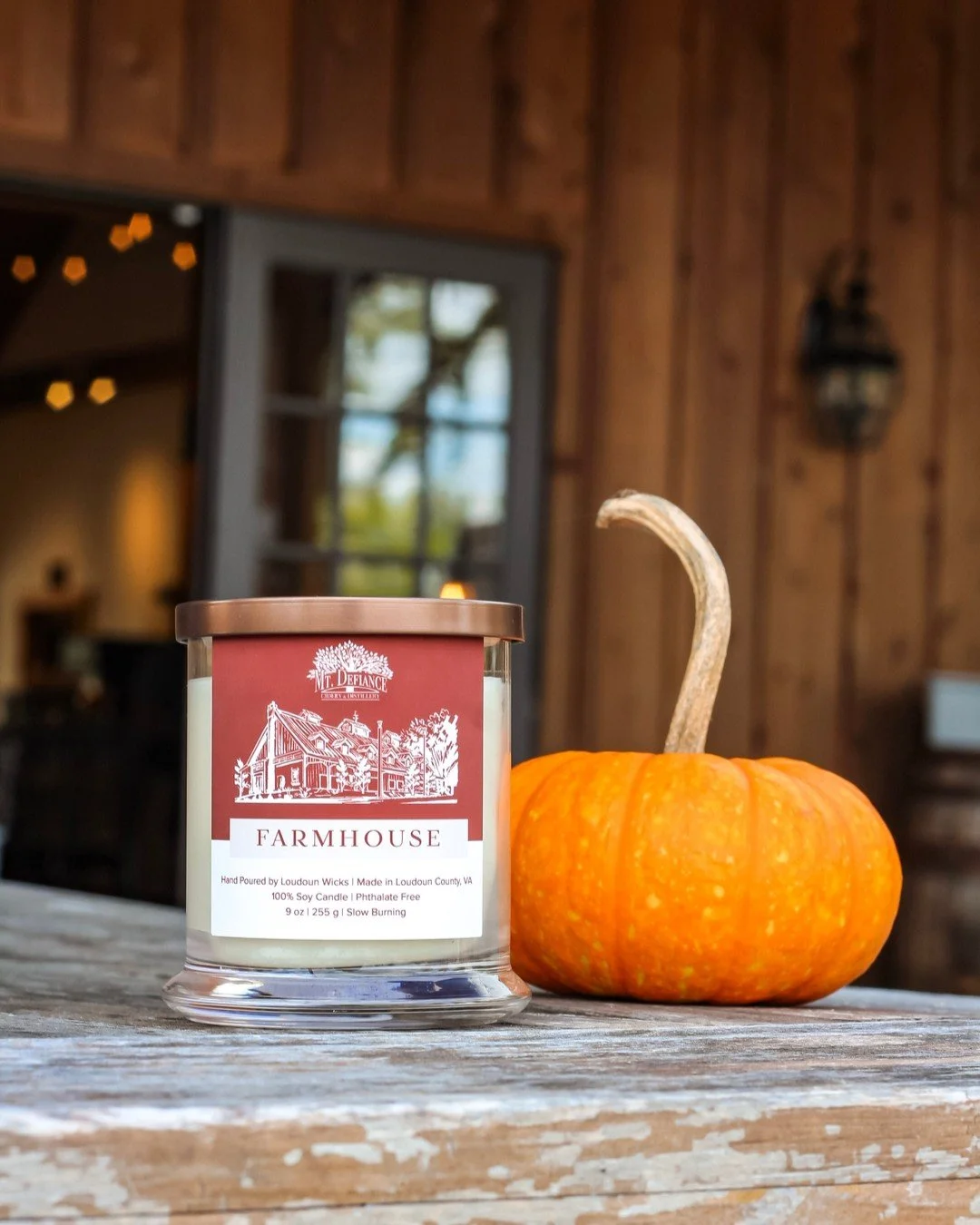 Nothing feels more like autumn then lighting a candle and settling in with your favorite beverage. 🍁

Meet our new hand poured candles made by Kristi at @loudounwicks - they smell so good &amp; are enjoyed even more with a crisp glass of Mt. Defianc