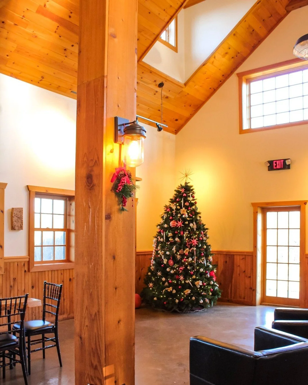 @jasonmasishots plays at the barn today from 1pm-4pm. Get comfy around the fireplace with one of our on tap ciders (Apple Cider Donut has been a major hit) or head up to the cocktail loft to sip a handcrafted cocktail. 

#livemusic #vaspirits #cidery