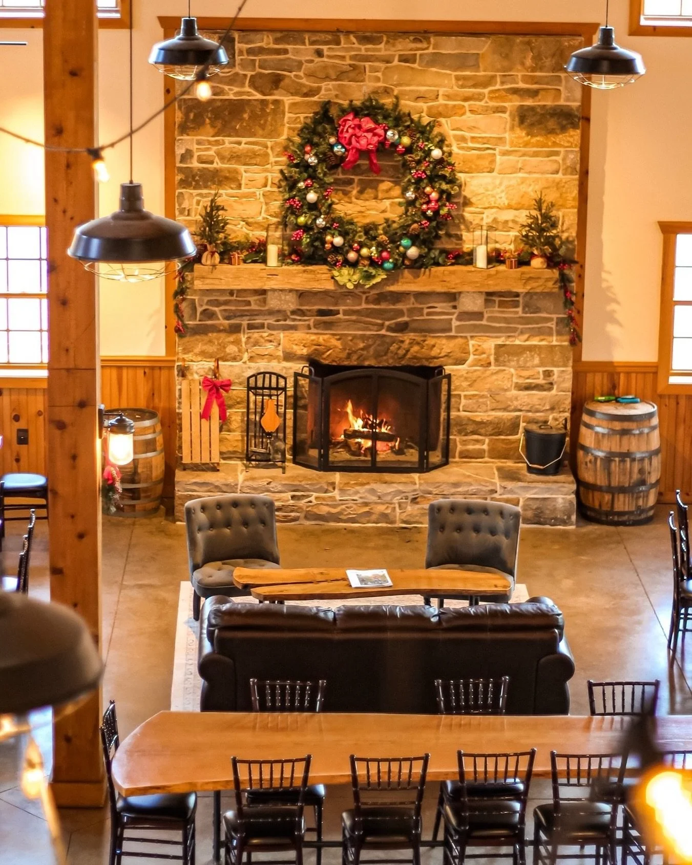 Will you have family in town over the holidays? There isn&rsquo;t a better way to spend a cold weekend day then sitting by our roaring fire place sipping a cider or glass of wine. 
⠀⠀⠀⠀⠀⠀⠀⠀⠀
We have reservations open throughout the holidays, check ou