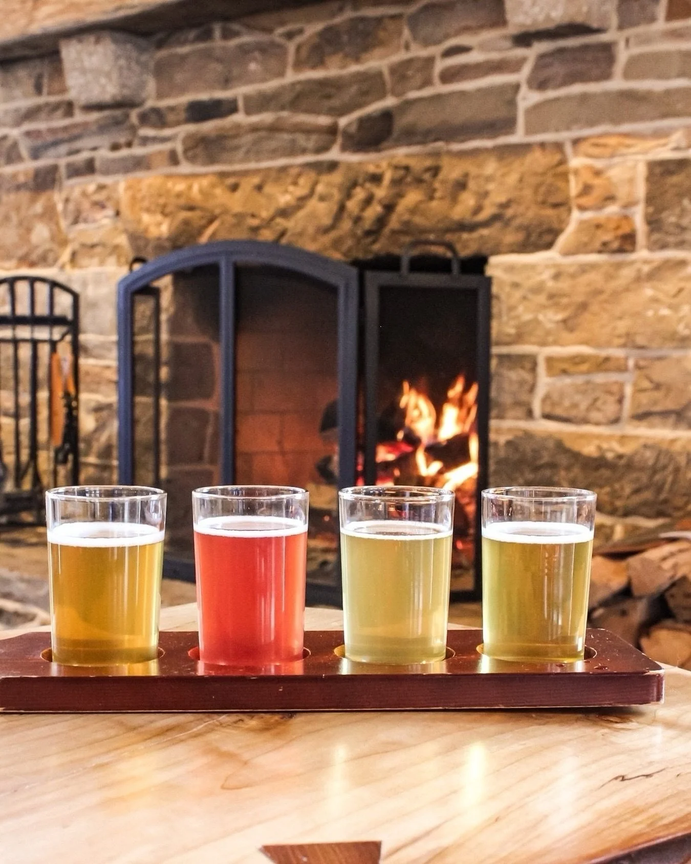 A roaring fire and a cider flight are waiting for you at Mt. Defiance. 
⠀⠀⠀⠀⠀⠀⠀⠀⠀
#visitmiddleburg #visitloudoun #cidery #smallbatchcider