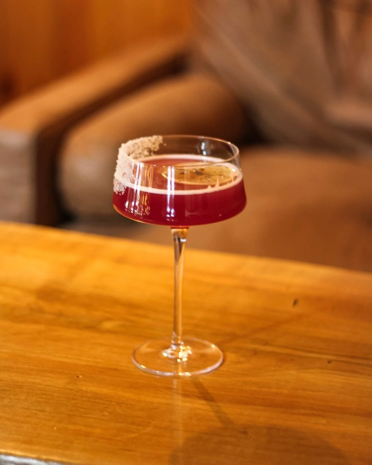 Pick your pairing. Will it be our Cranberry Lemon Drop or our Gimlet that enjoy our Valentine&rsquo;s Day Artisan Sweets with?
⠀⠀⠀⠀⠀⠀⠀⠀⠀
Pairing includes; Cr&egrave;me br&ucirc;l&eacute;e bite, strawberry macaron and a sea salt caramel.
⠀⠀⠀⠀⠀⠀⠀⠀⠀
Ava