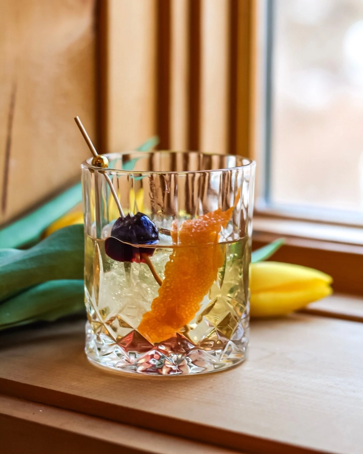 Meet our Rum Old Fashioned - a twist on our classic Old Fashioned for spring - with a few upgrades - like a new a glass, and square ice... 🥃
⠀⠀⠀⠀⠀⠀⠀⠀⠀
Try a sip and tell us what you think. 
⠀⠀⠀⠀⠀⠀⠀⠀⠀
#rum #craftrum #vaspirits