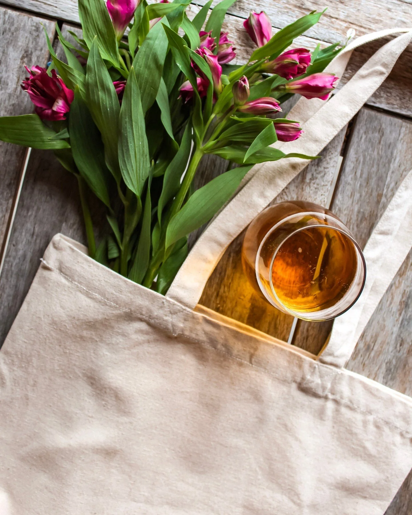 Grab your tote bag and fill it with amazing finds our Spring Market! 

Sip, shop and celebrate the best makers in Loudoun County, we&rsquo;ll have live music by @robhoeymusic from 1pm-4pm, spring menus, and more.

Find these amazing vendors;
@badassp