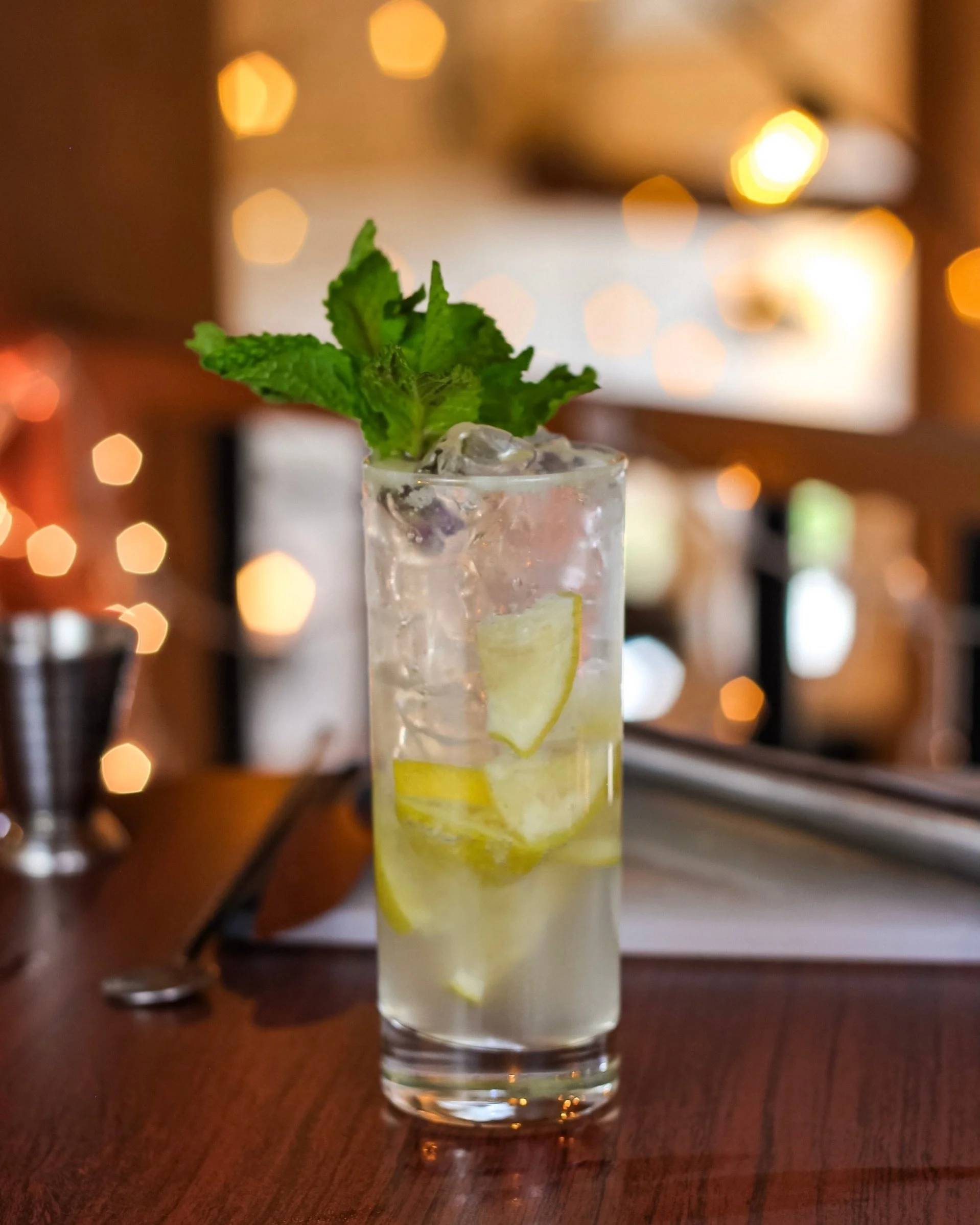 Summer cocktails have officially arrived in the cocktail loft....like this Tom Collins.
⠀⠀⠀⠀⠀⠀⠀⠀⠀
Made with our Gin Nouveau, fresh lemons &amp; good vibes. 🍋
⠀⠀⠀⠀⠀⠀⠀⠀⠀
#tomcollins #gin #vaspirits
