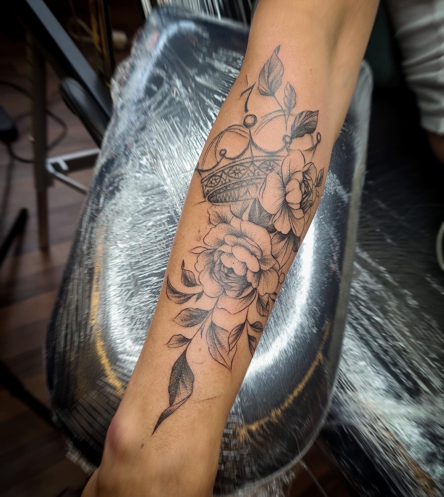 Feminin tattoo 🥰 

#feminintattoo #tattoo #tattoos #tattoo #crowntattoo #pheonytattoo #pheony #tattoohorsens #denmarktattoo #tattoodenmark
