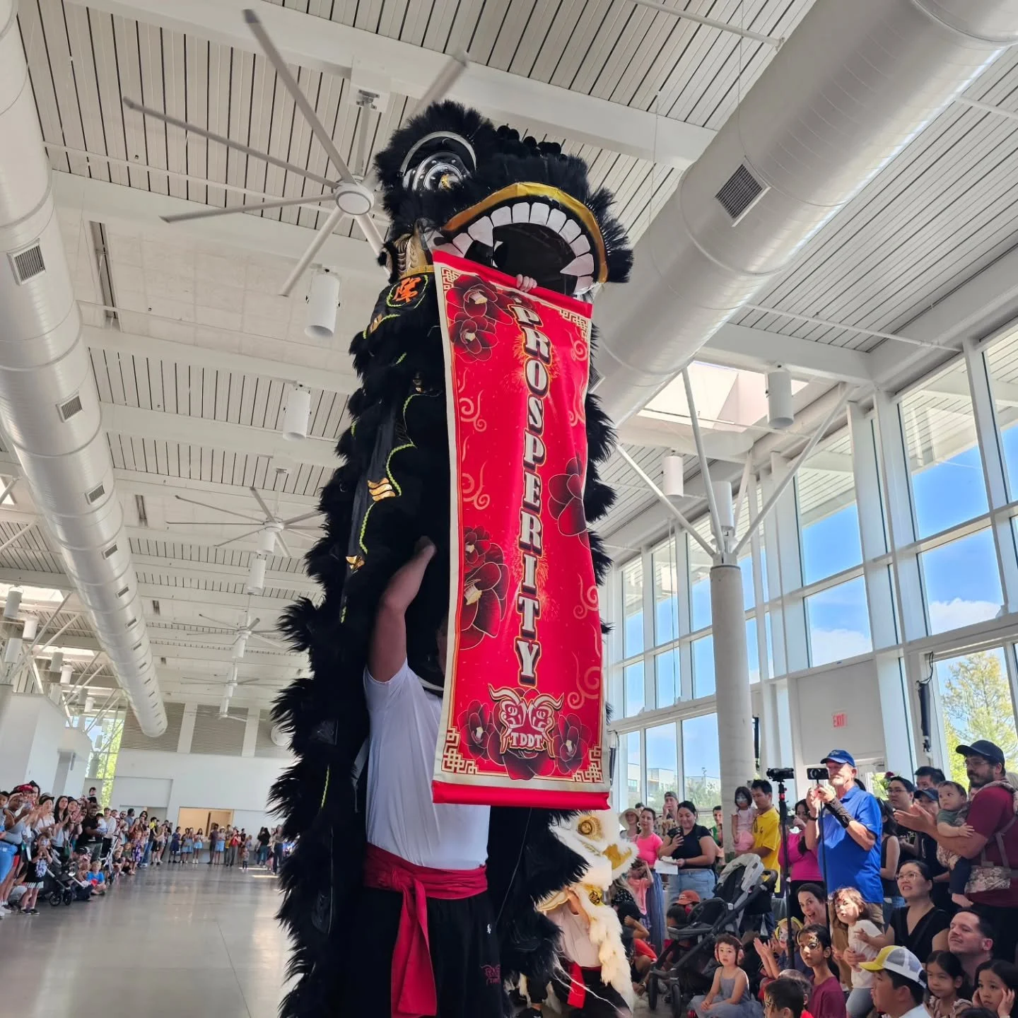 We had an amazing turnout for Mueller Mid-Autumn Festival, with over 1000 visitors! @tddtaustin had a spectacular performance with their lion and dragon dancing teams, we heard a special mid-autumn story from the @thesparkcollection and opening remar
