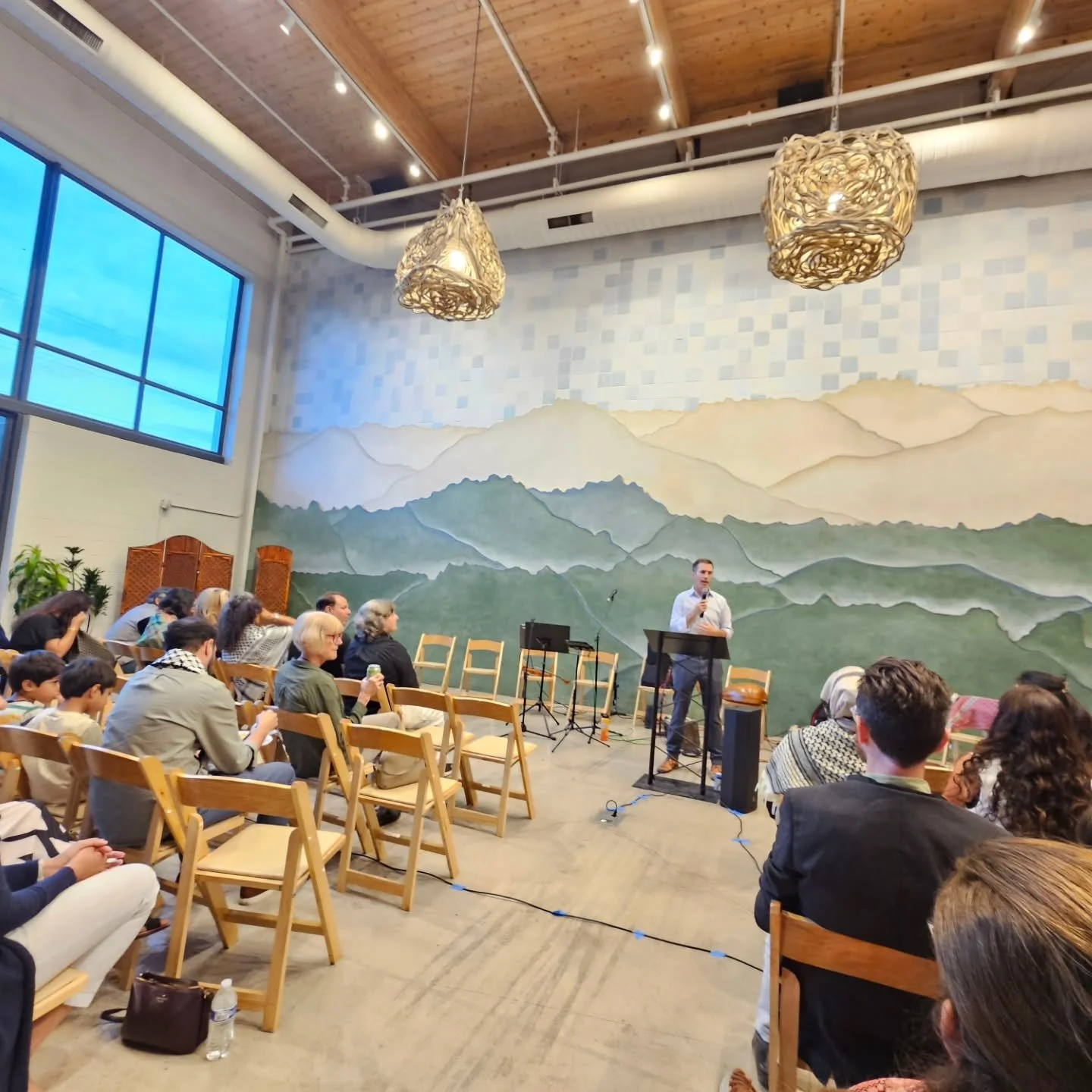 If the world starts to feel a little overwhelming, look to your local community and I promise you will find people fighting the good fight. What an honor it was to attend @connecther and @mikesiegeltx fundraiser on World Food Day to raise money to pr