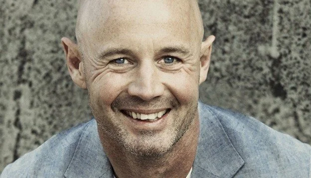 Maximize your social media impact -- with a great headshot!