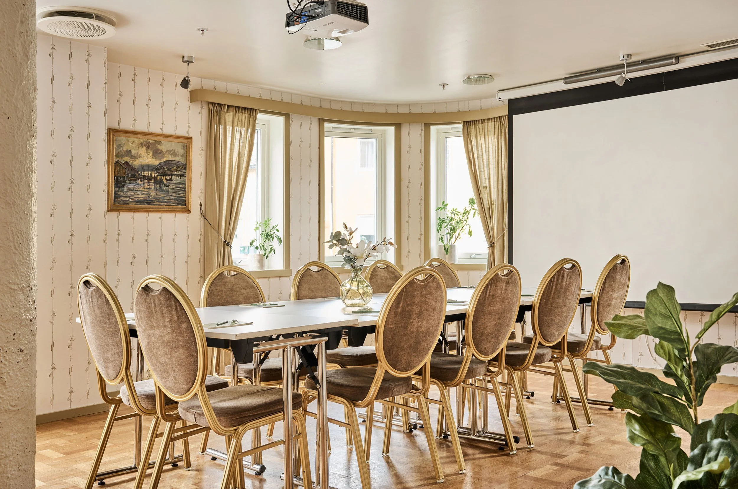 Fru Haugans - HEIMR Collection 