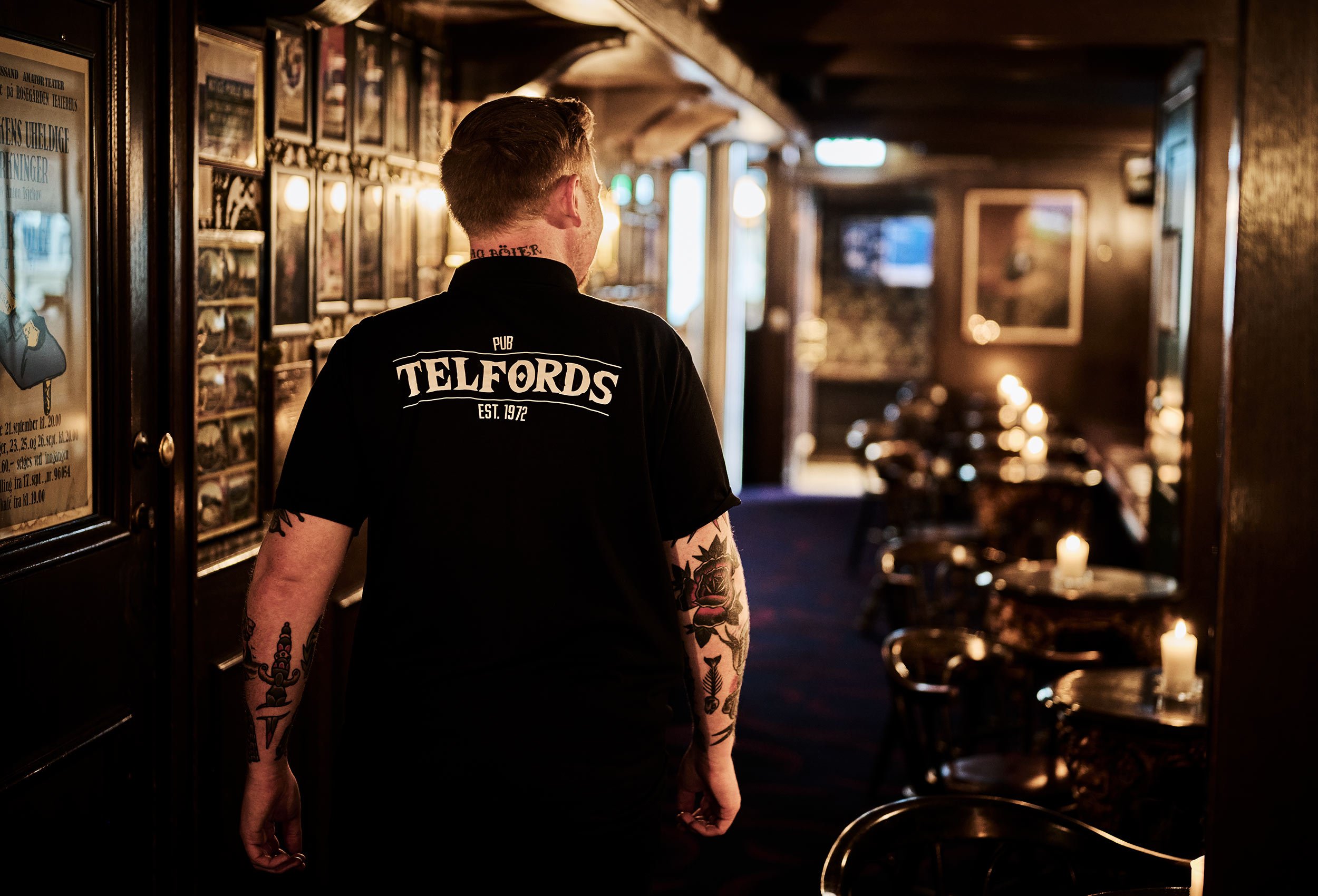 Employee with bartender uniform from Telfords Kristiansand