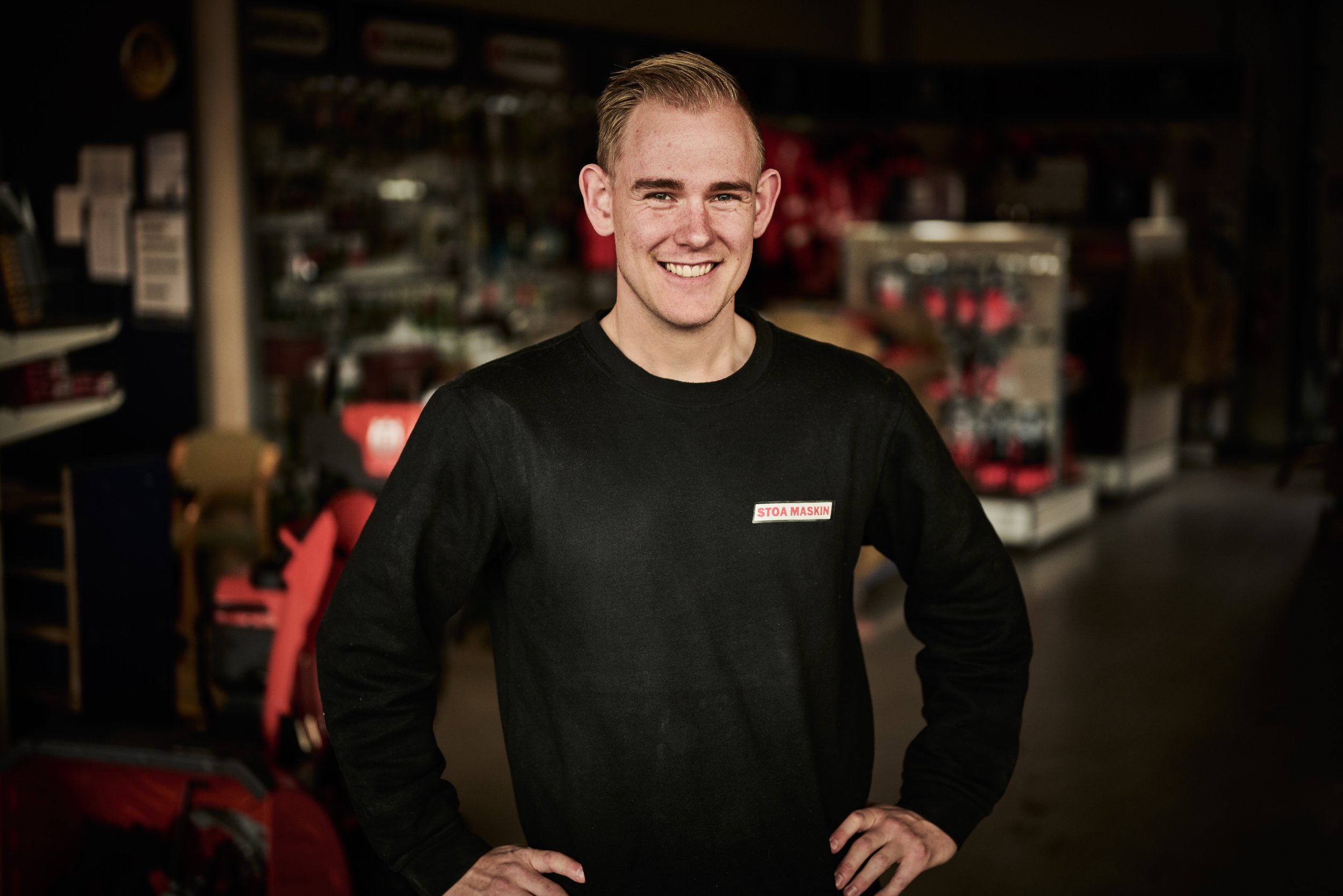 Employee portrait with products at machine supplier Gitmark in Norway.