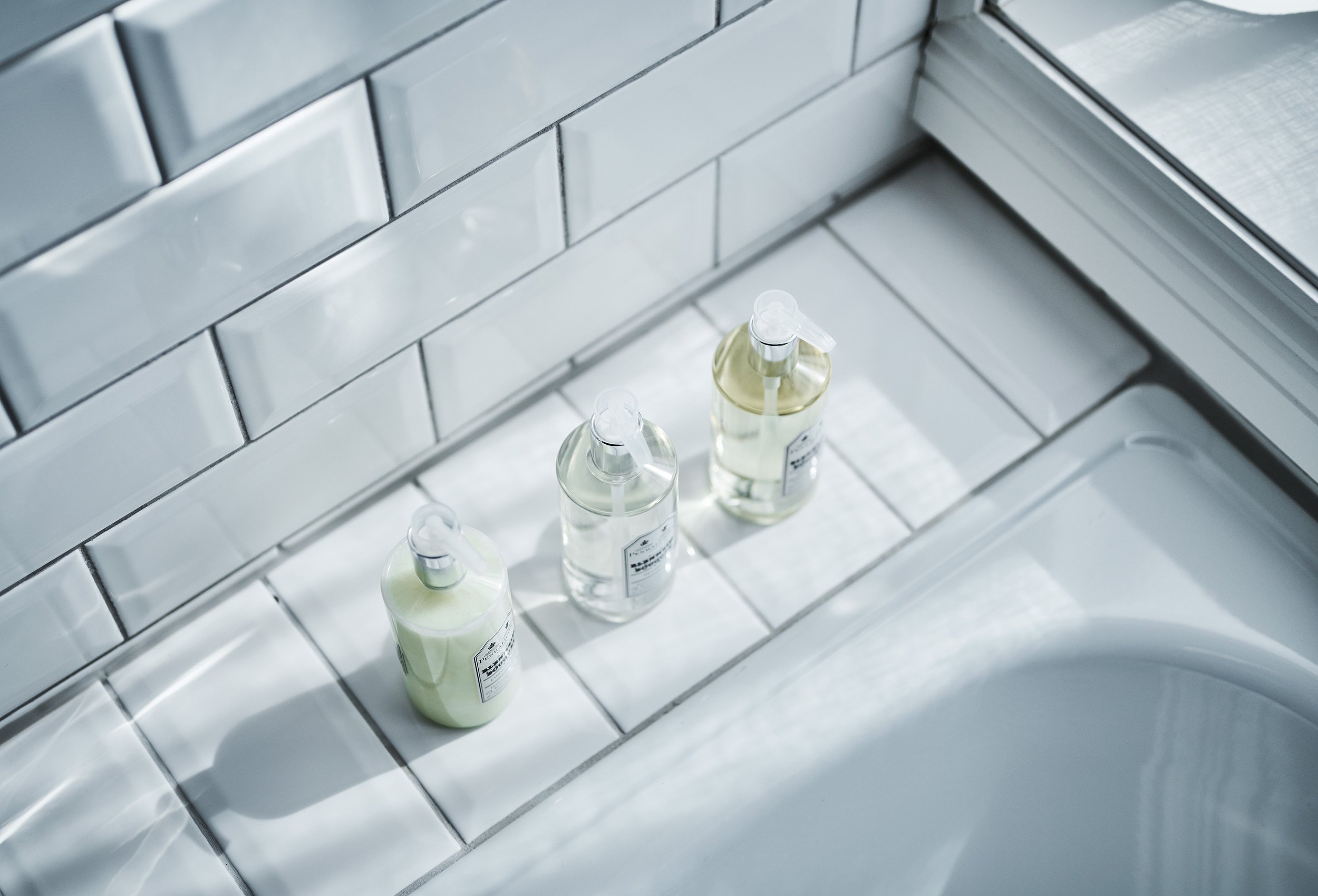 Hotel photography at the luxurious Hotel Victoria established in 1900 in Stavanger Norway. Detail photos of beauty products
bathroom interior.
