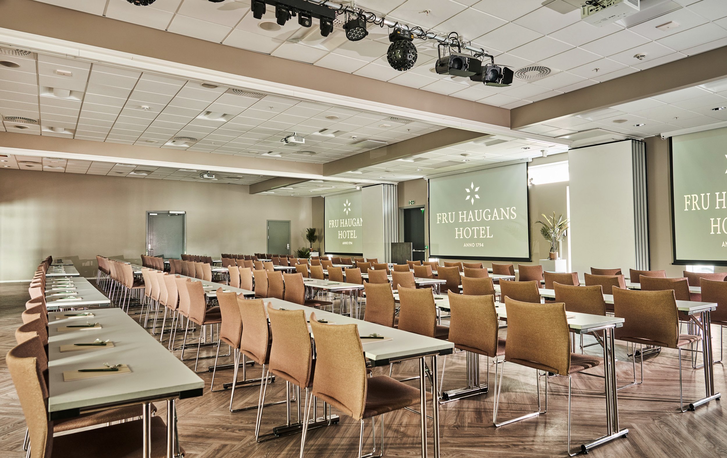 Fru Haugans - HEIMR Collection 