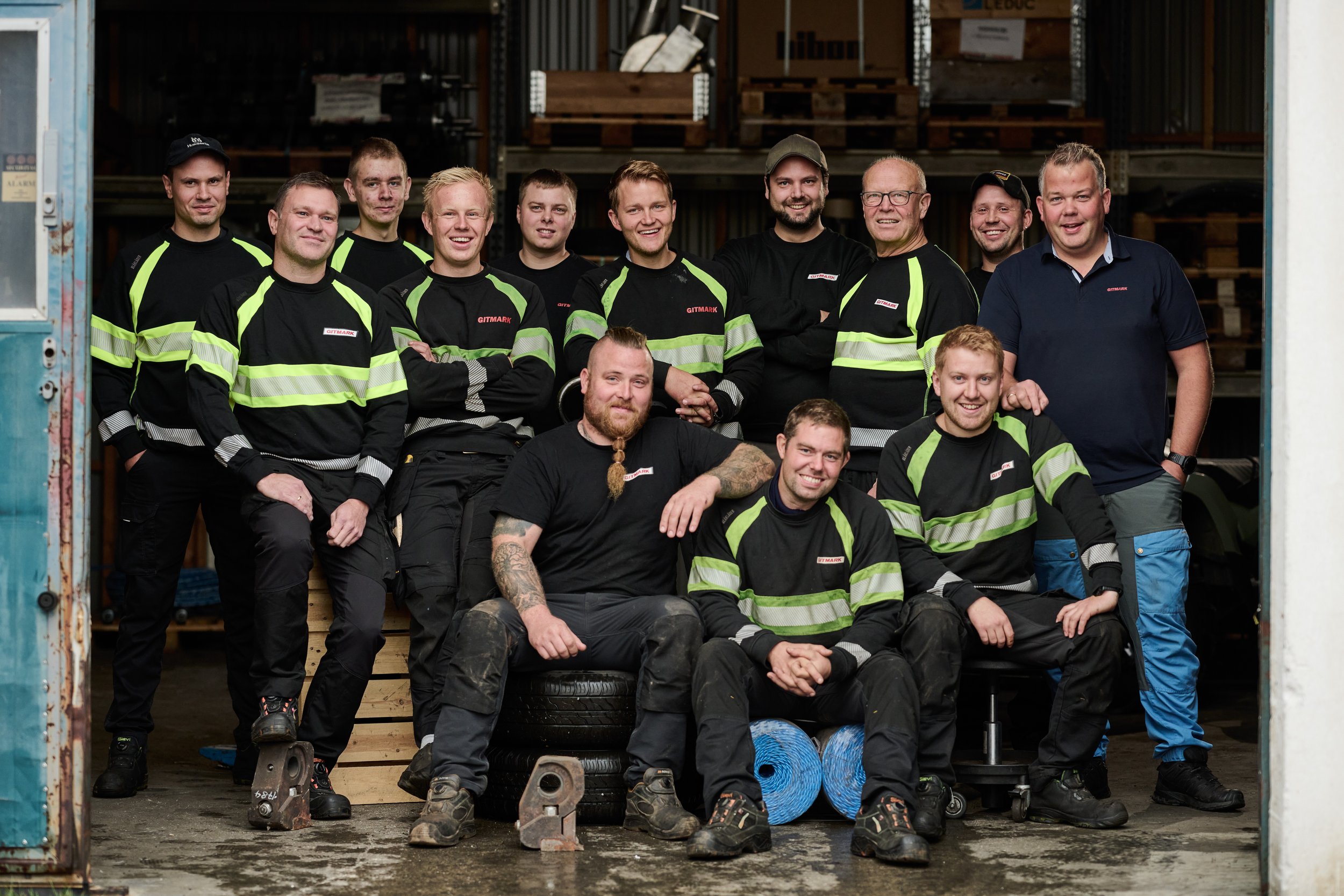 group portrait of employees in work clothes at machine supplier Gitmark in Norway.