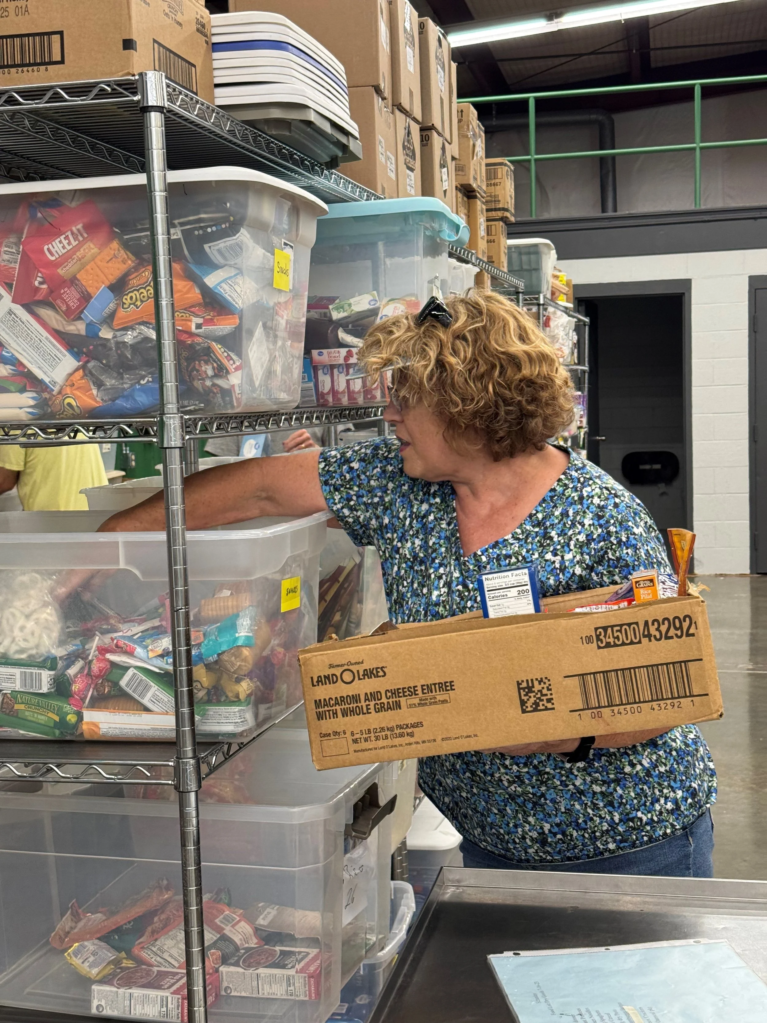 foodpantry_sharonpacking.jpg