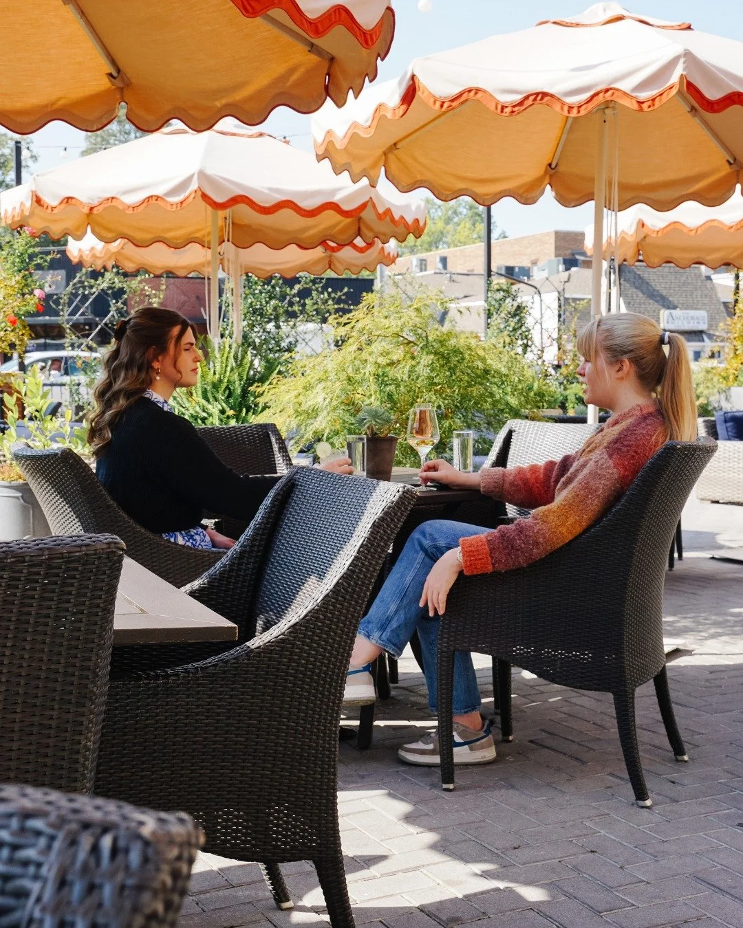 The kind of weather that practically insists you sit outside. 

Join us on the patio at @kingswoodrestaurant for Happy Hour. $4 draft beer, $8 classic cocktails, $7 select wines, and lite bites from 4pm-5pm daily.