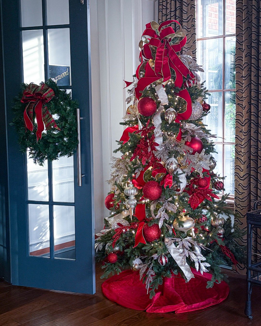 It's beginning to look a lot like Christmas. 🎅🎄 

Trees tucked into corners, stockings hung with care in Kingswood, and just enough cheer around every turn to make the season feel like something special. Whether you're gathering with friends, plann